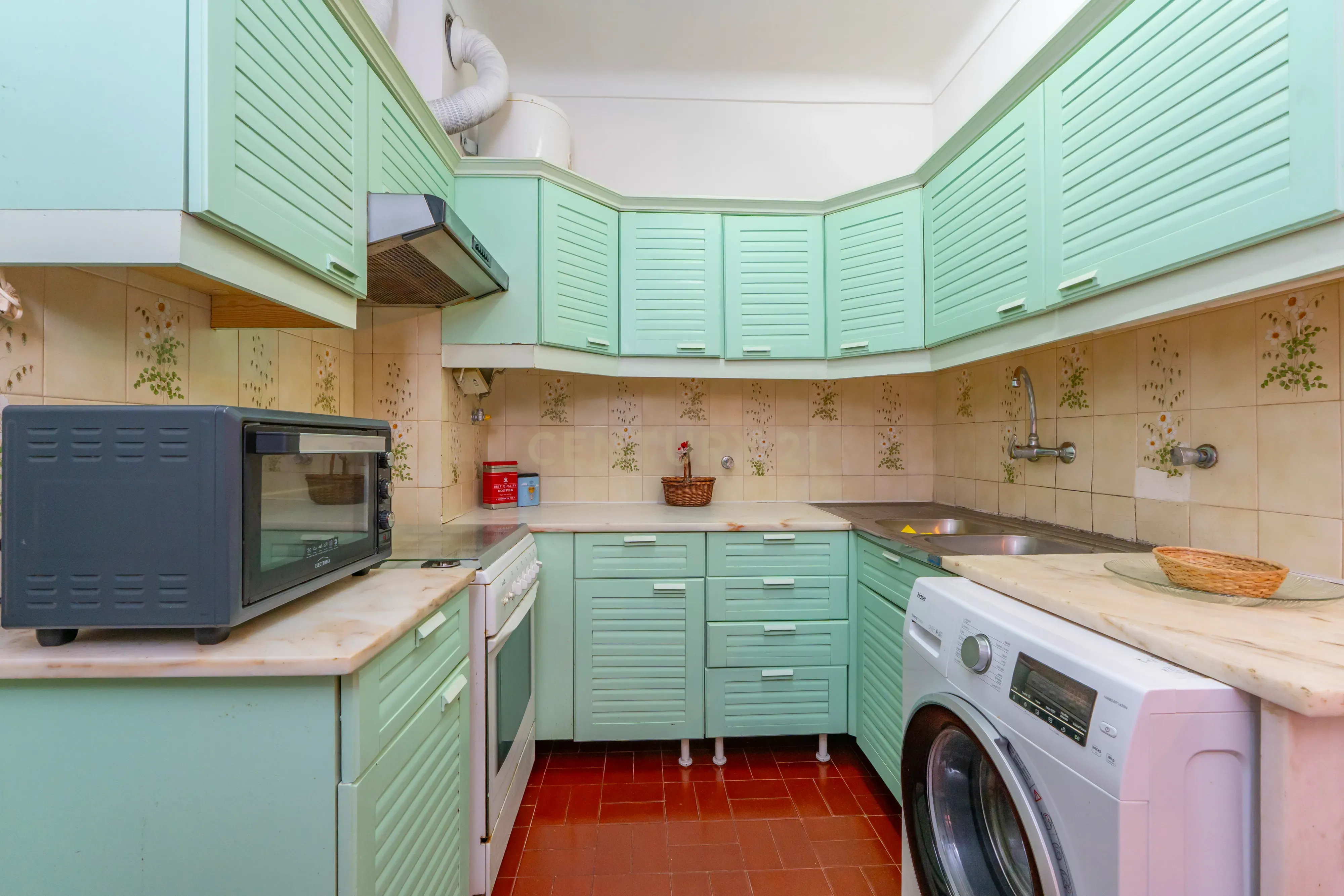 Apartamento T2 no Coração da Graça – Rua da Verónica - Image 9