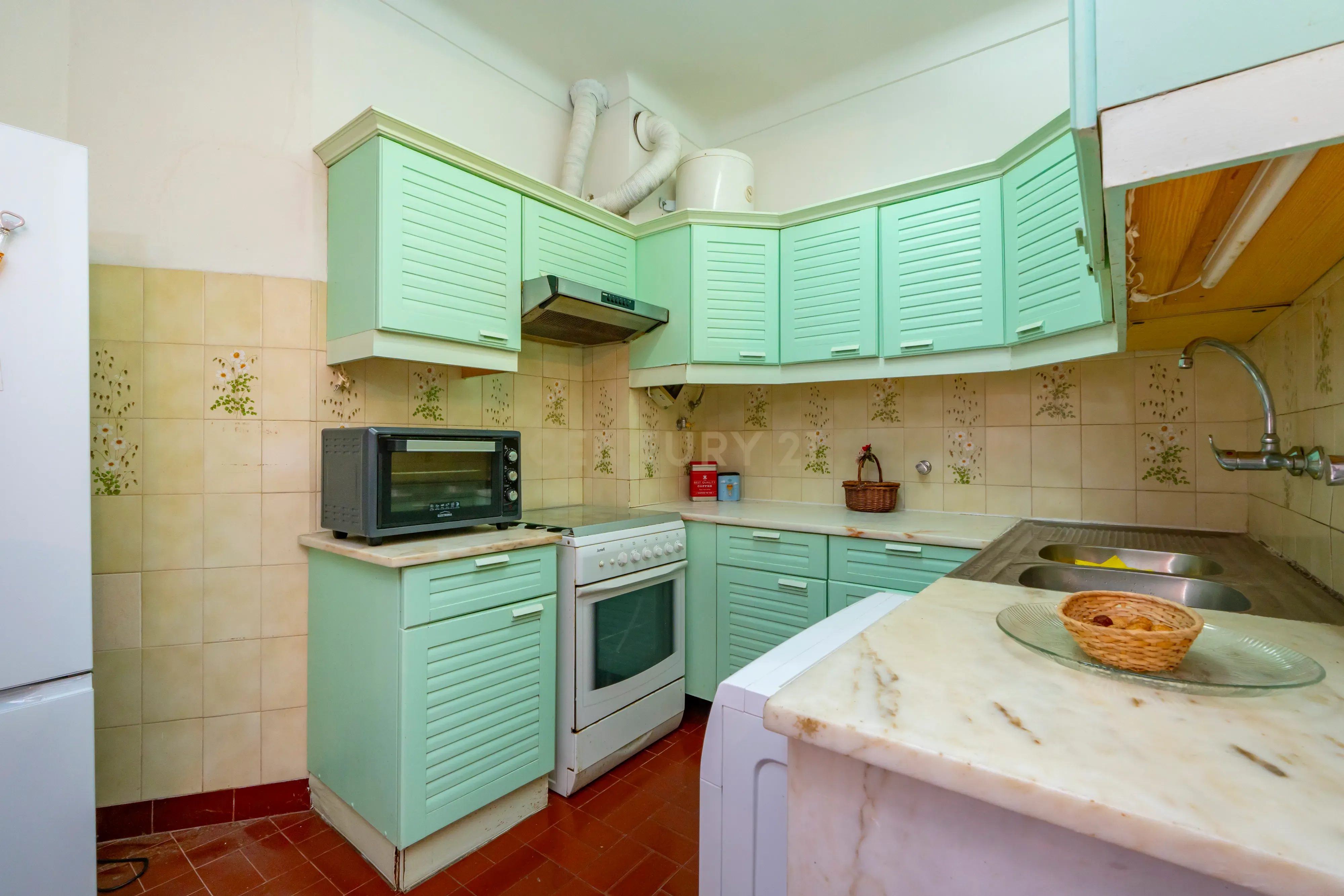 Apartamento T2 no Coração da Graça – Rua da Verónica - Image 10