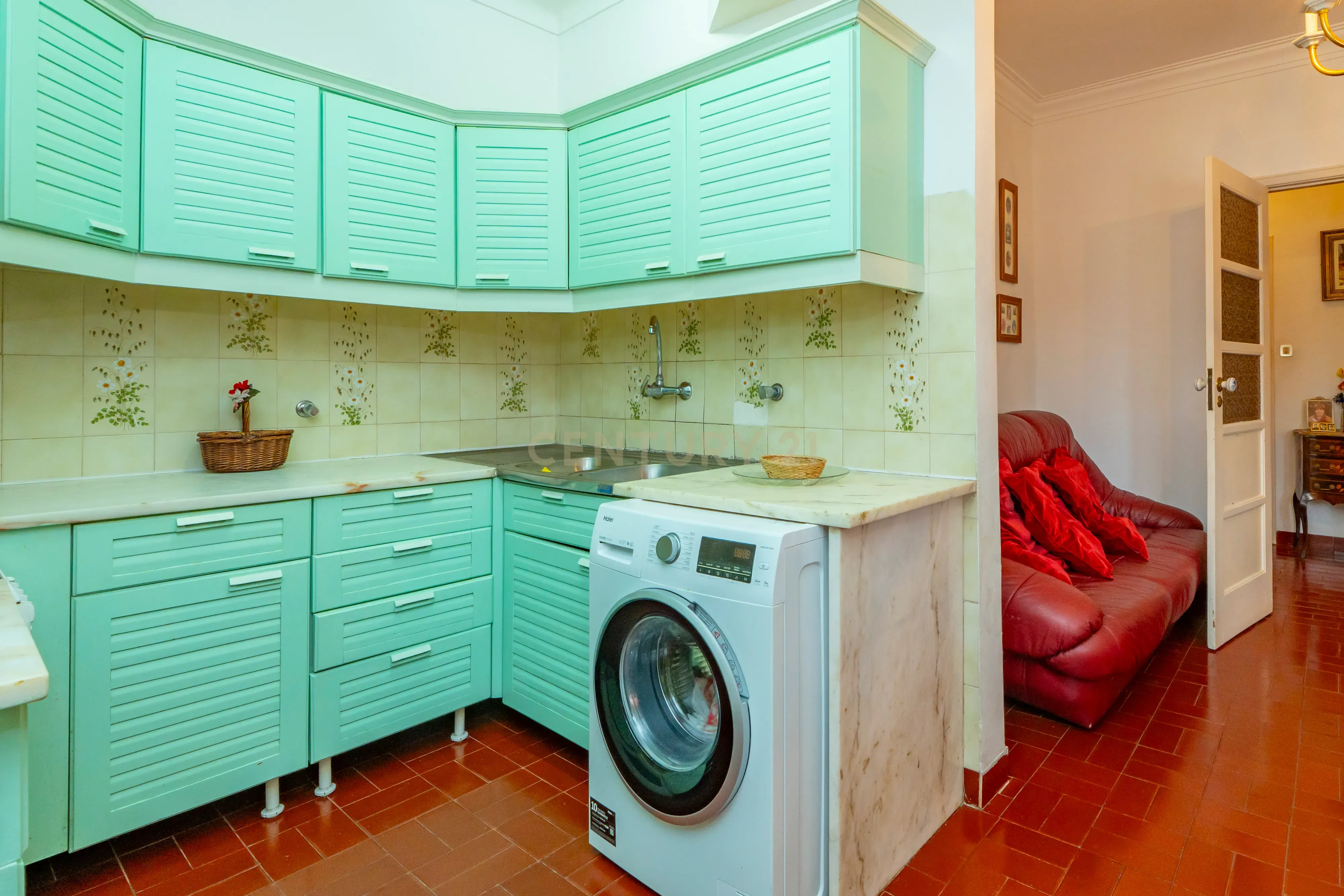 Apartamento T2 no Coração da Graça – Rua da Verónica - Image 8