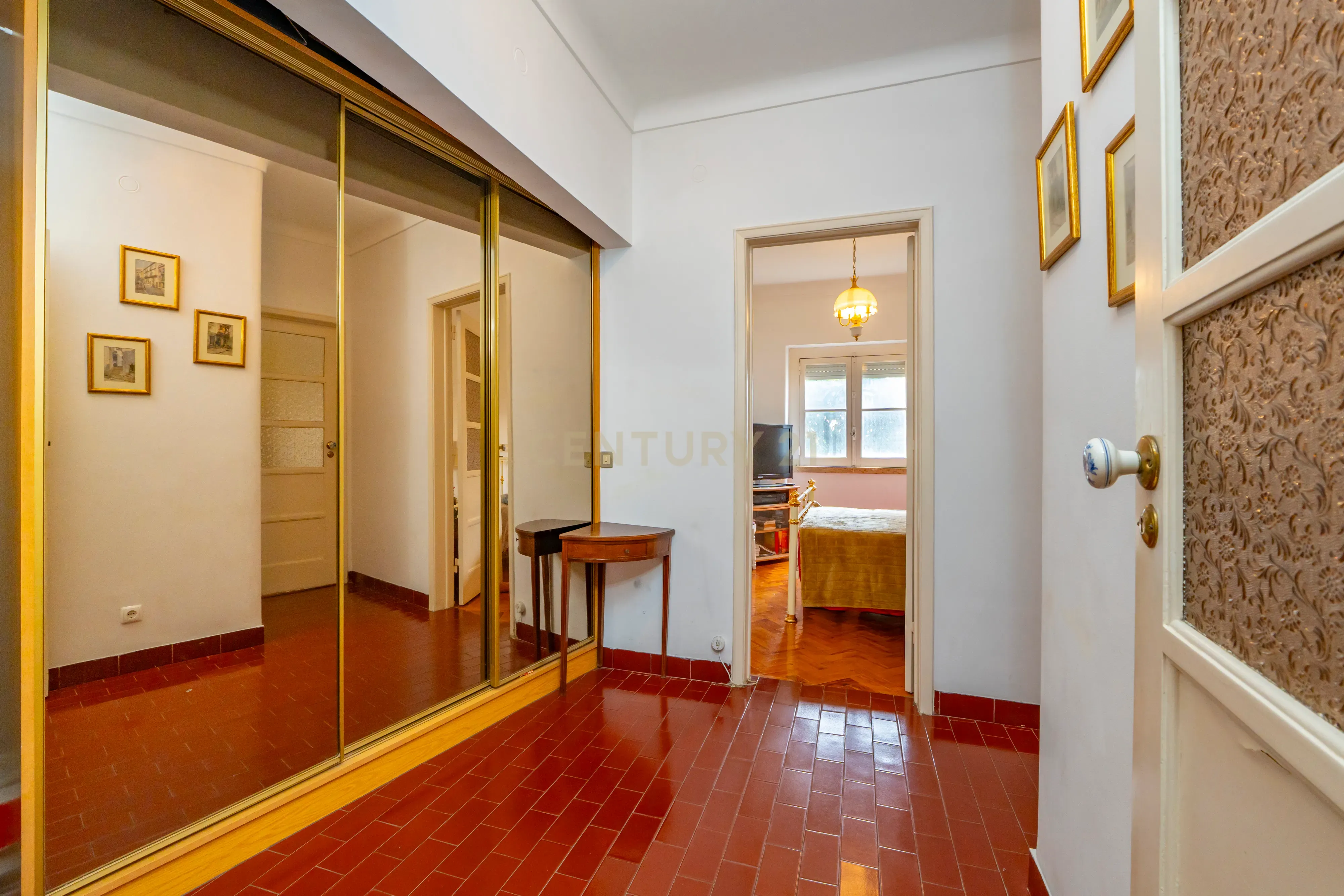 Apartamento T2 no Coração da Graça – Rua da Verónica - Image 13