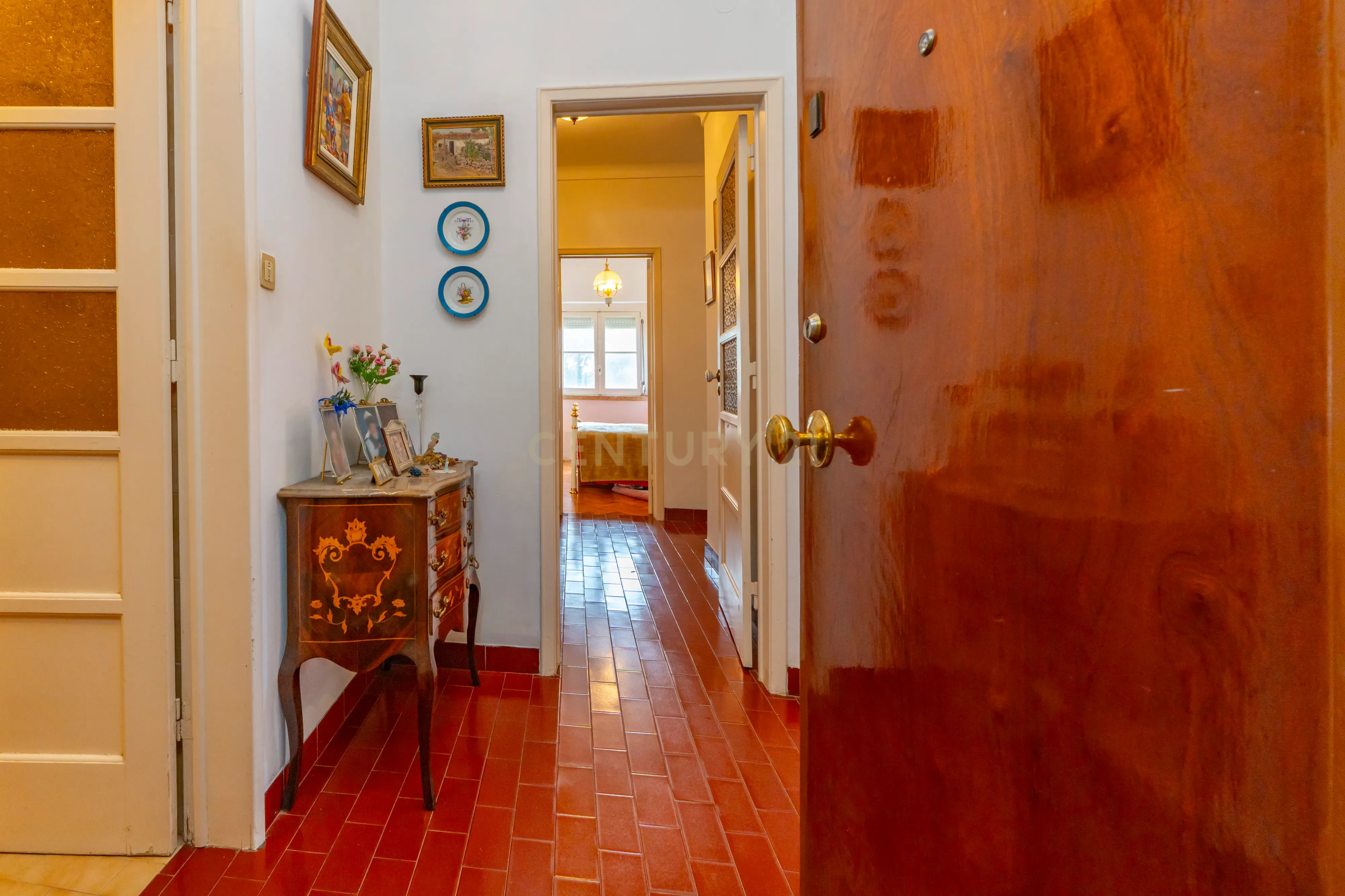 Apartamento T2 no Coração da Graça – Rua da Verónica - Image 5