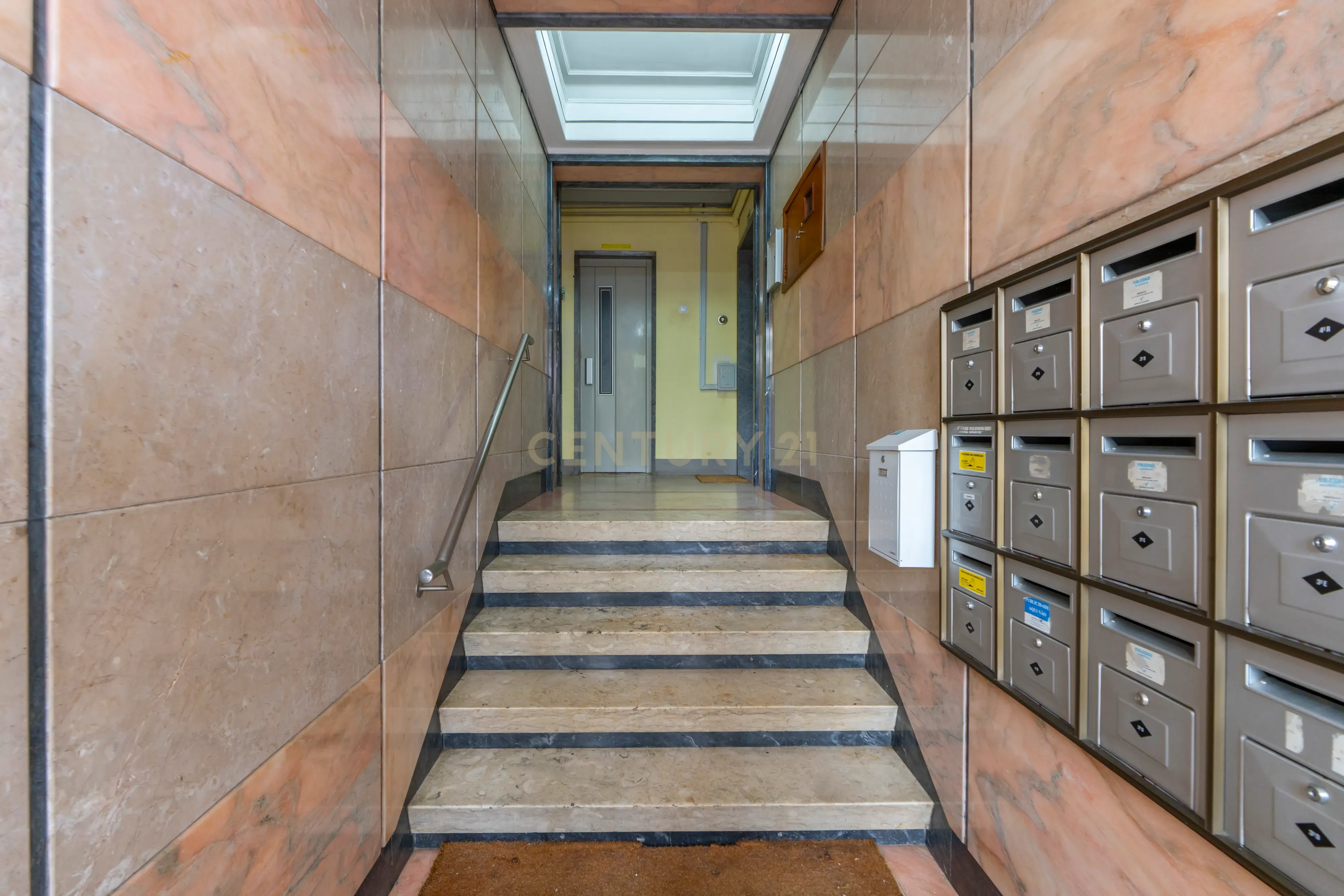 Apartamento T2 no Coração da Graça – Rua da Verónica - Image 21