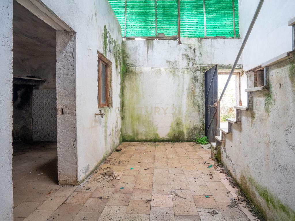 Casa antiga p/recuperar - Miranda do Corvo - Image 31