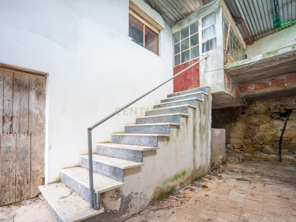 Casa antiga p/recuperar - Miranda do Corvo - Image 6