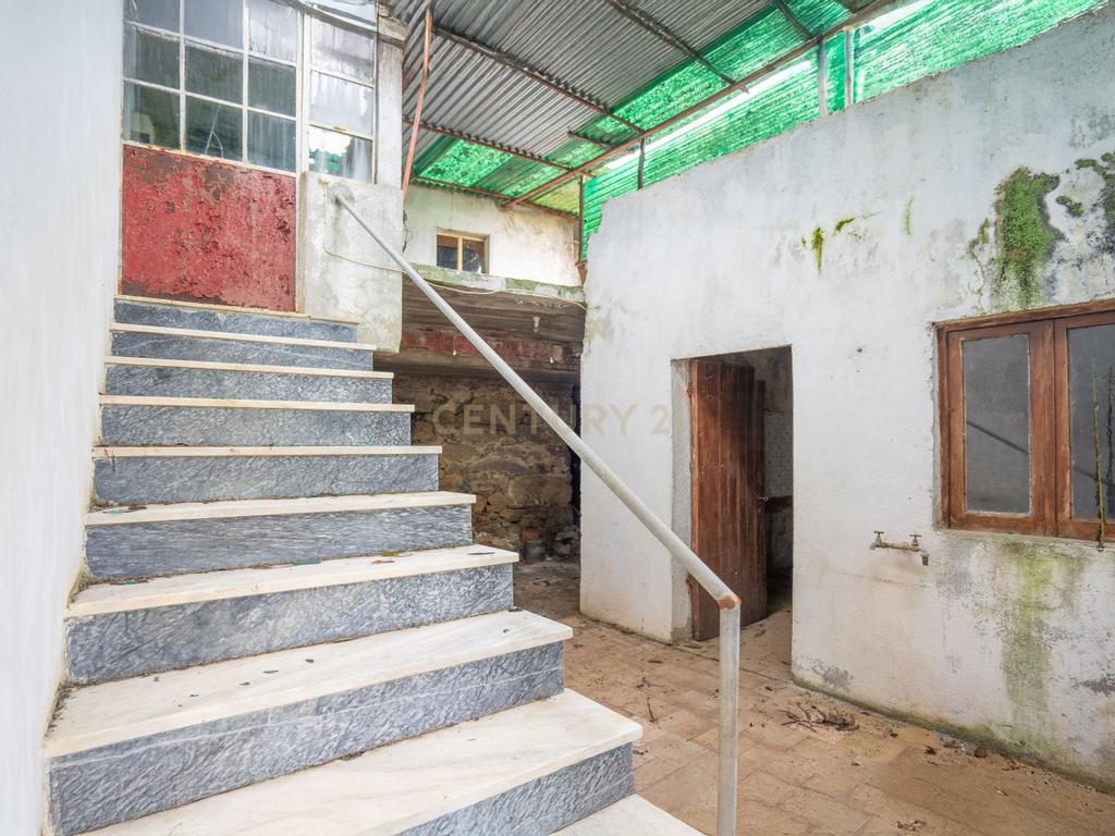 Casa antiga p/recuperar - Miranda do Corvo - Image 30