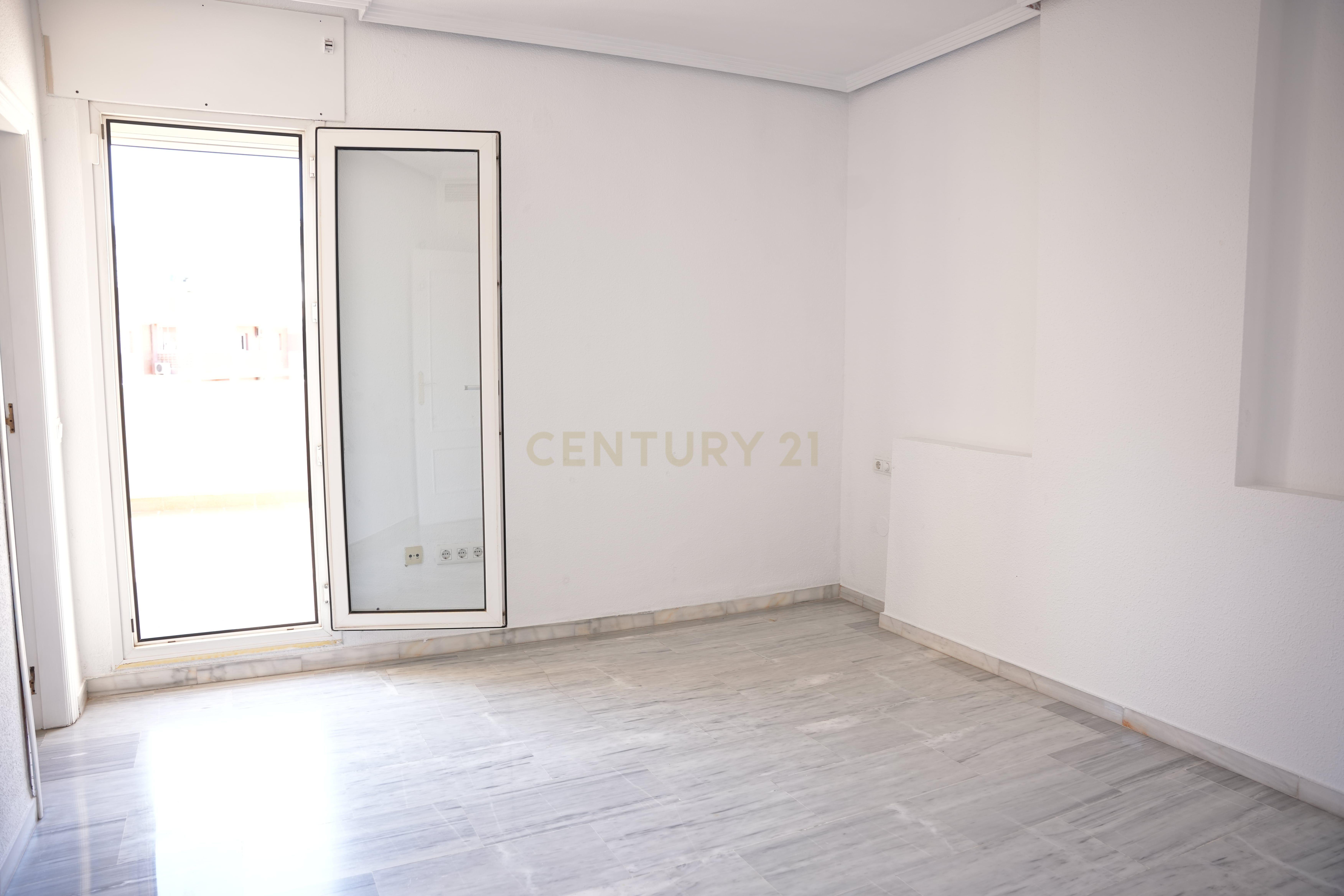 COBERTURA COM AMPLOS TERRAÇOS E VISTA ABERTA NO CENTRO DE TORREMOLINOS – A POUCOS MINUTOS DA PRAIA - Image 10