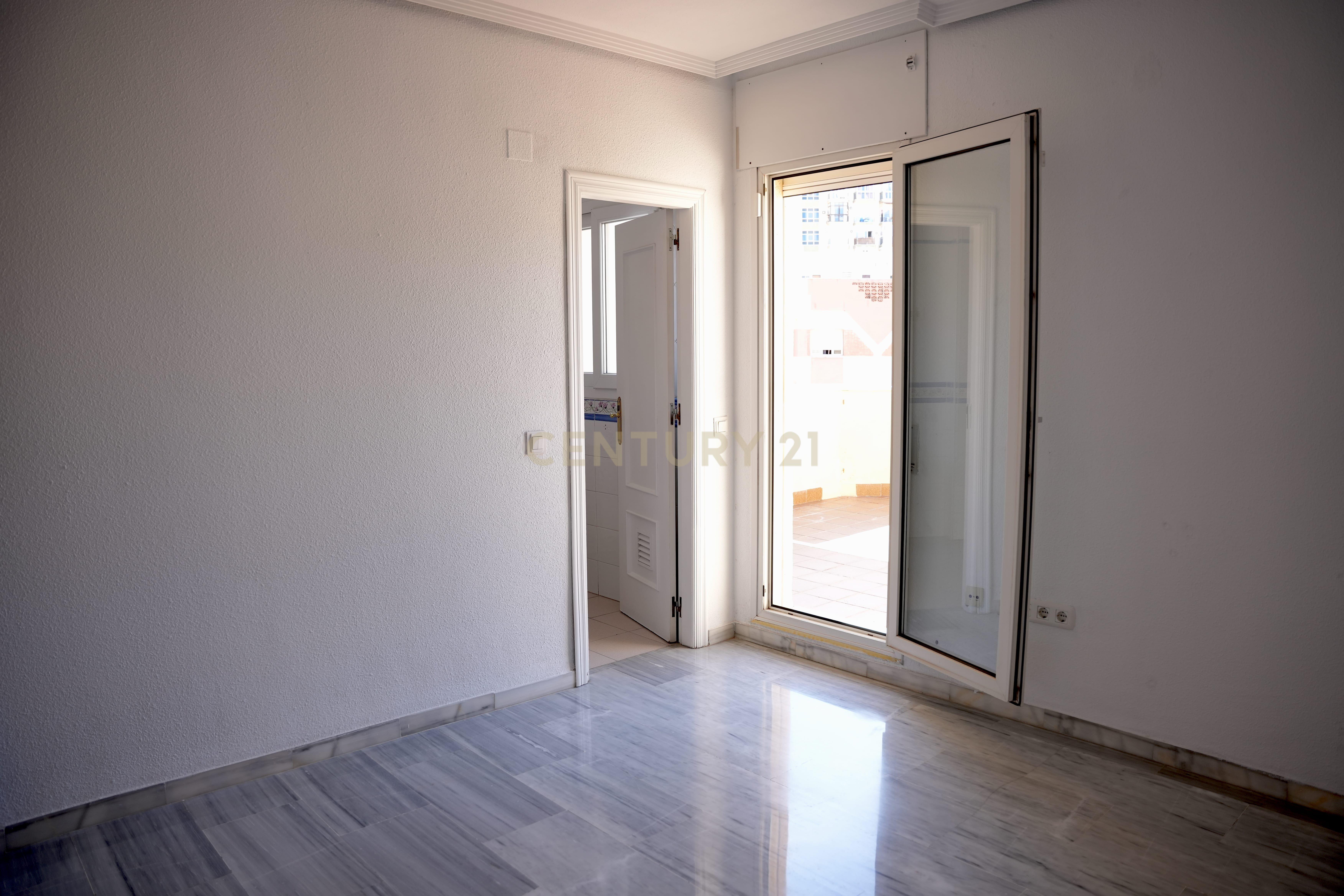 COBERTURA COM AMPLOS TERRAÇOS E VISTA ABERTA NO CENTRO DE TORREMOLINOS – A POUCOS MINUTOS DA PRAIA - Image 17