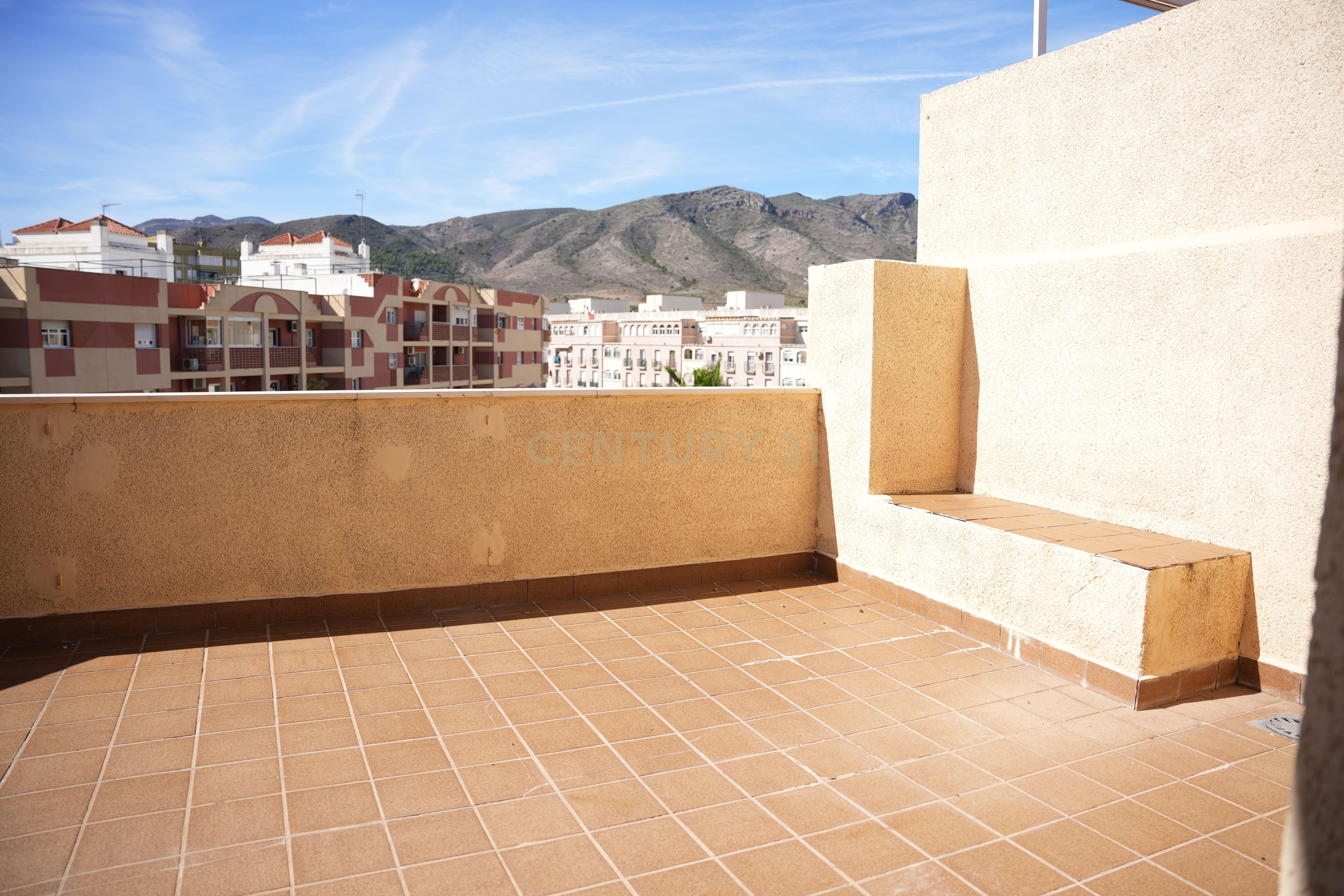 COBERTURA COM AMPLOS TERRAÇOS E VISTA ABERTA NO CENTRO DE TORREMOLINOS – A POUCOS MINUTOS DA PRAIA - Image 1