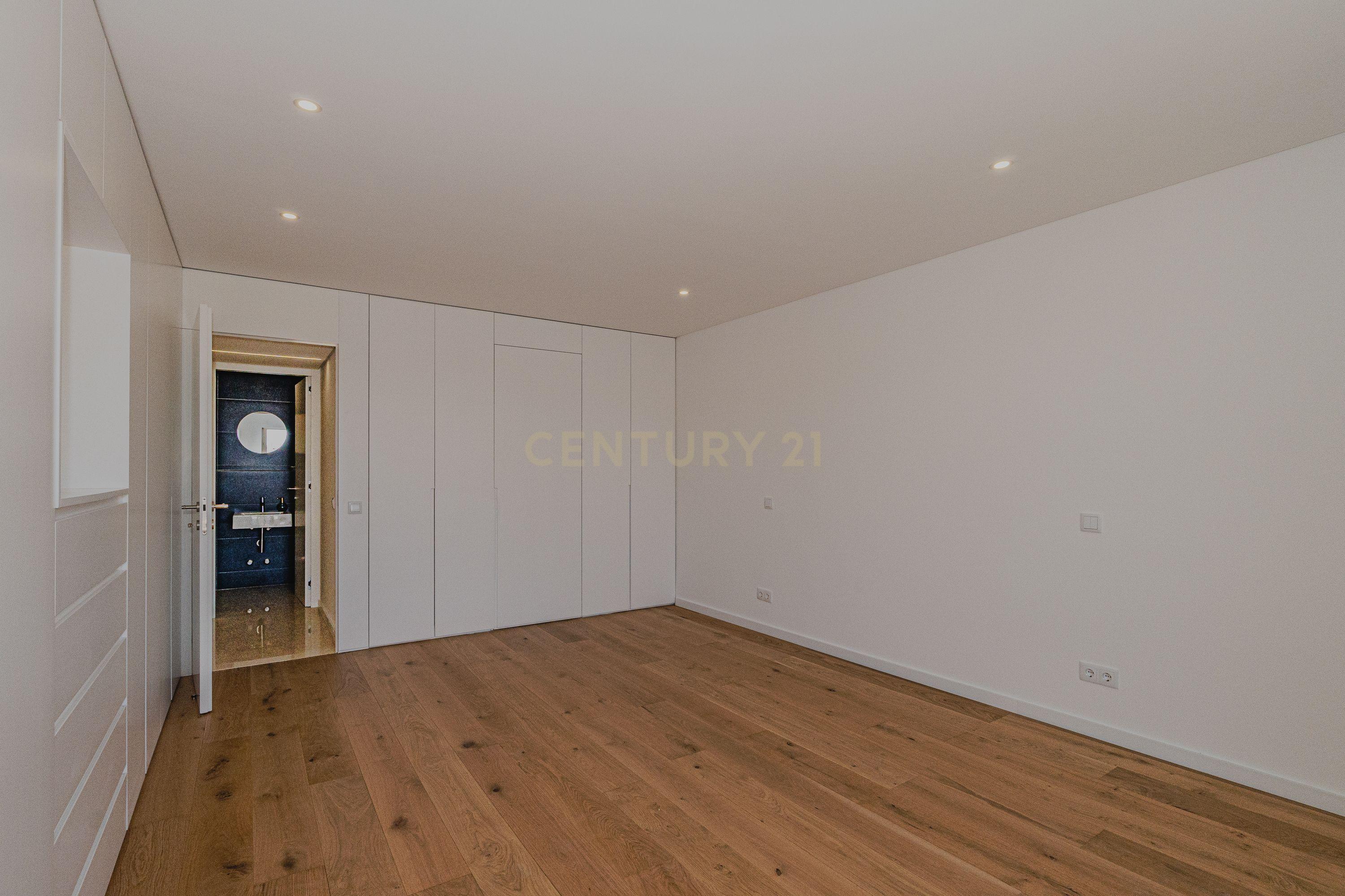 Apartamento com vista deslumbrante sobre a Marina de Vilamoura! - Image 32
