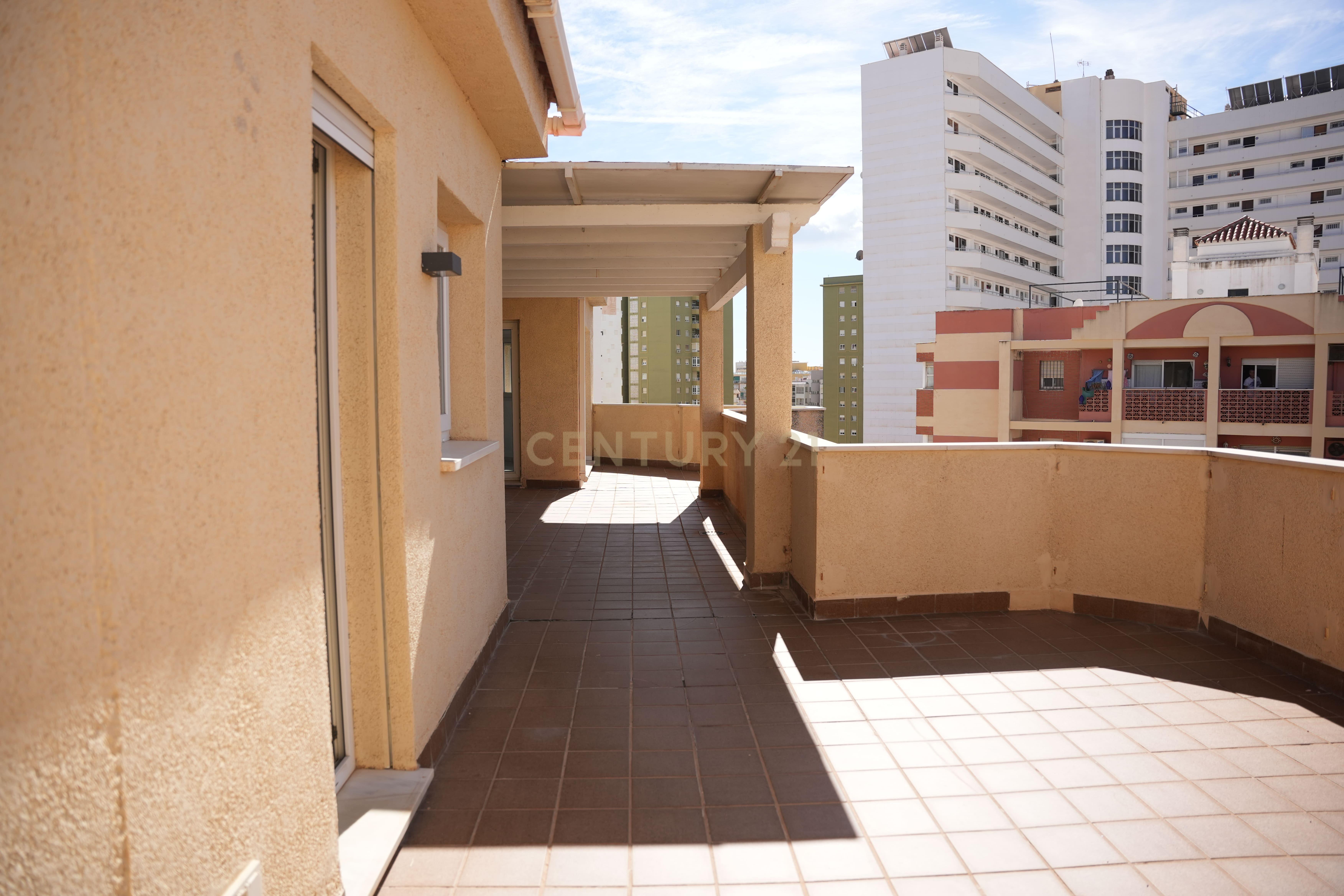 COBERTURA COM AMPLOS TERRAÇOS E VISTA ABERTA NO CENTRO DE TORREMOLINOS – A POUCOS MINUTOS DA PRAIA - Image 14
