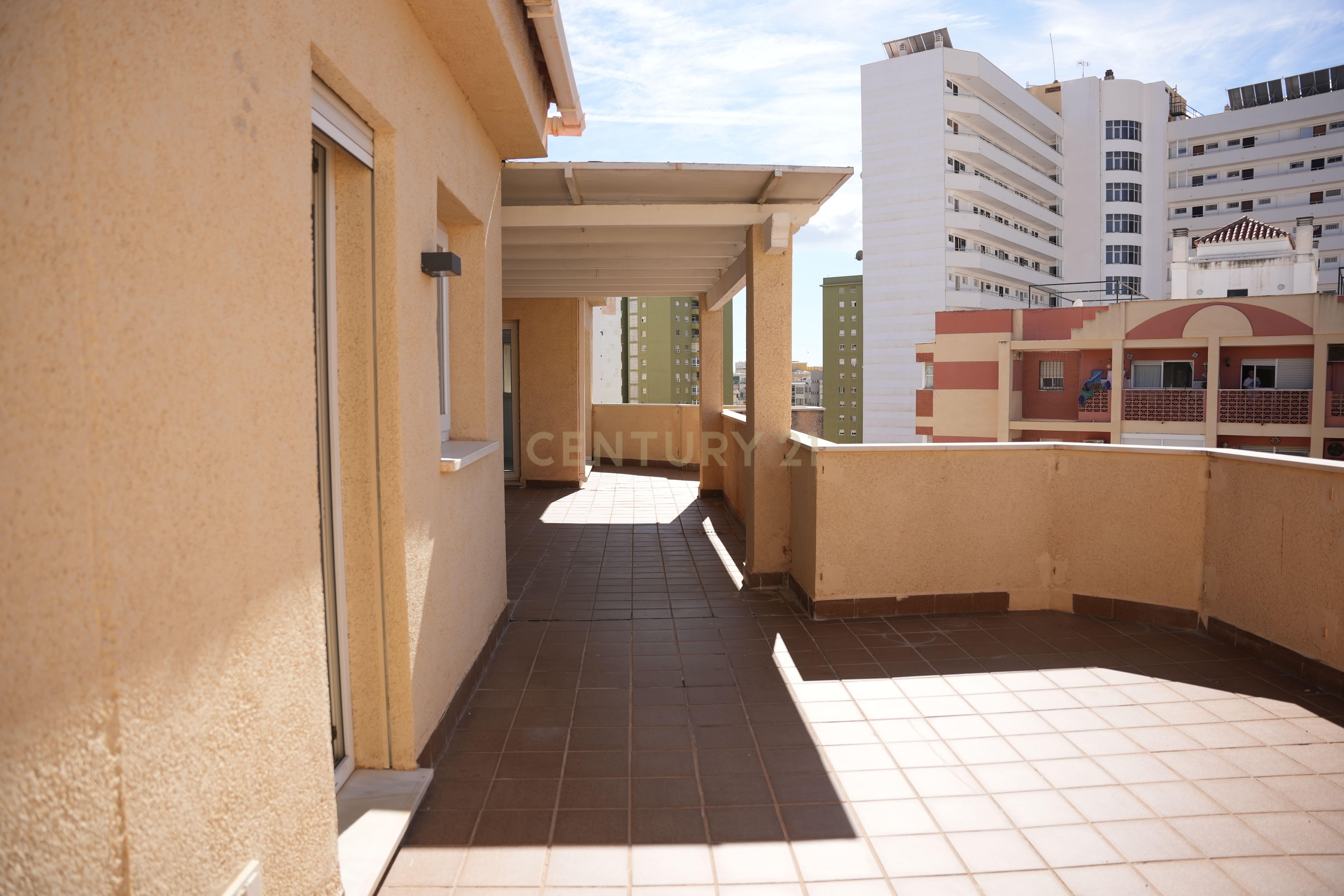 COBERTURA COM AMPLOS TERRAÇOS E VISTA ABERTA NO CENTRO DE TORREMOLINOS – A POUCOS MINUTOS DA PRAIA - Image 15