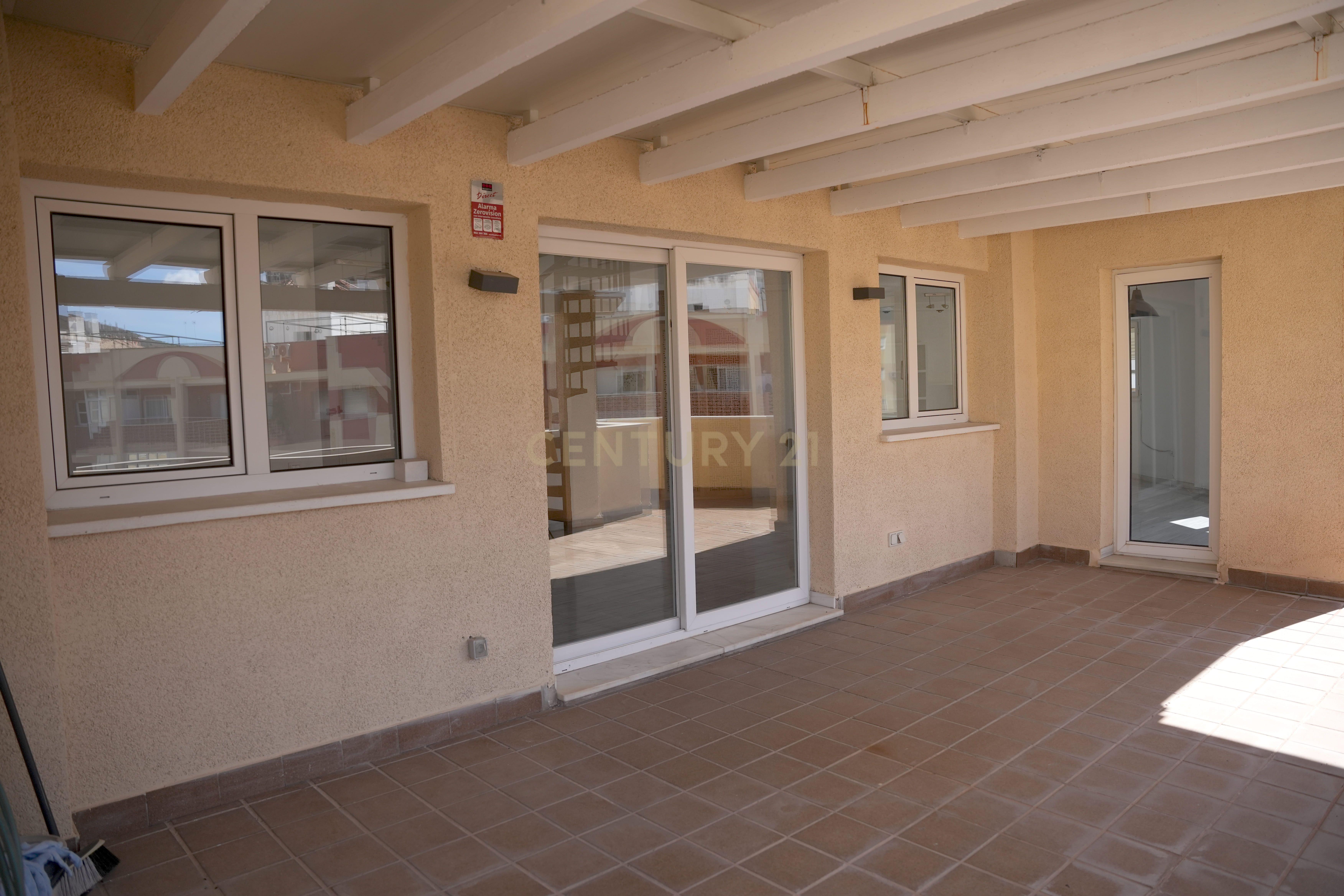 COBERTURA COM AMPLOS TERRAÇOS E VISTA ABERTA NO CENTRO DE TORREMOLINOS – A POUCOS MINUTOS DA PRAIA - Image 9