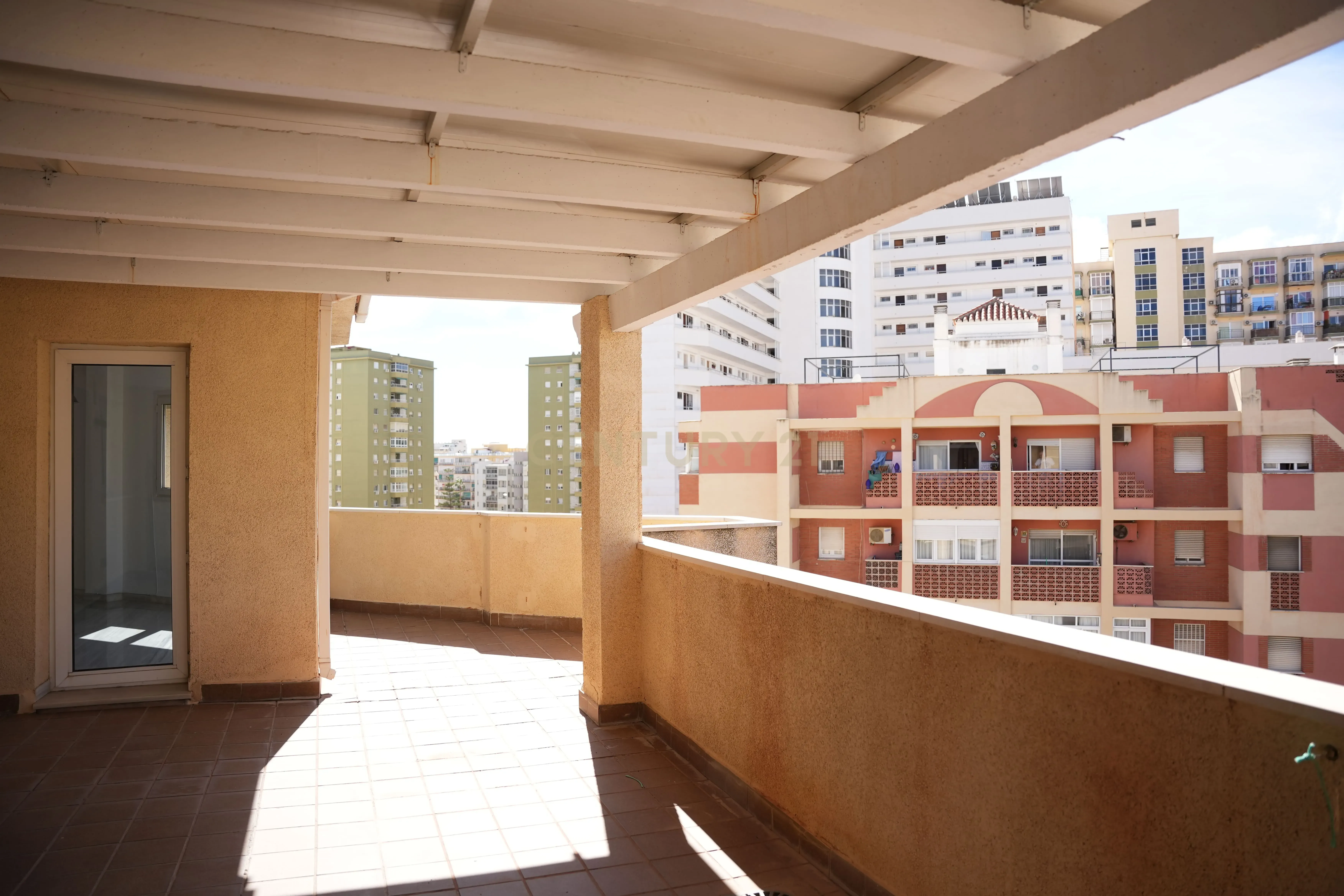 COBERTURA COM AMPLOS TERRAÇOS E VISTA ABERTA NO CENTRO DE TORREMOLINOS – A POUCOS MINUTOS DA PRAIA - Image 22