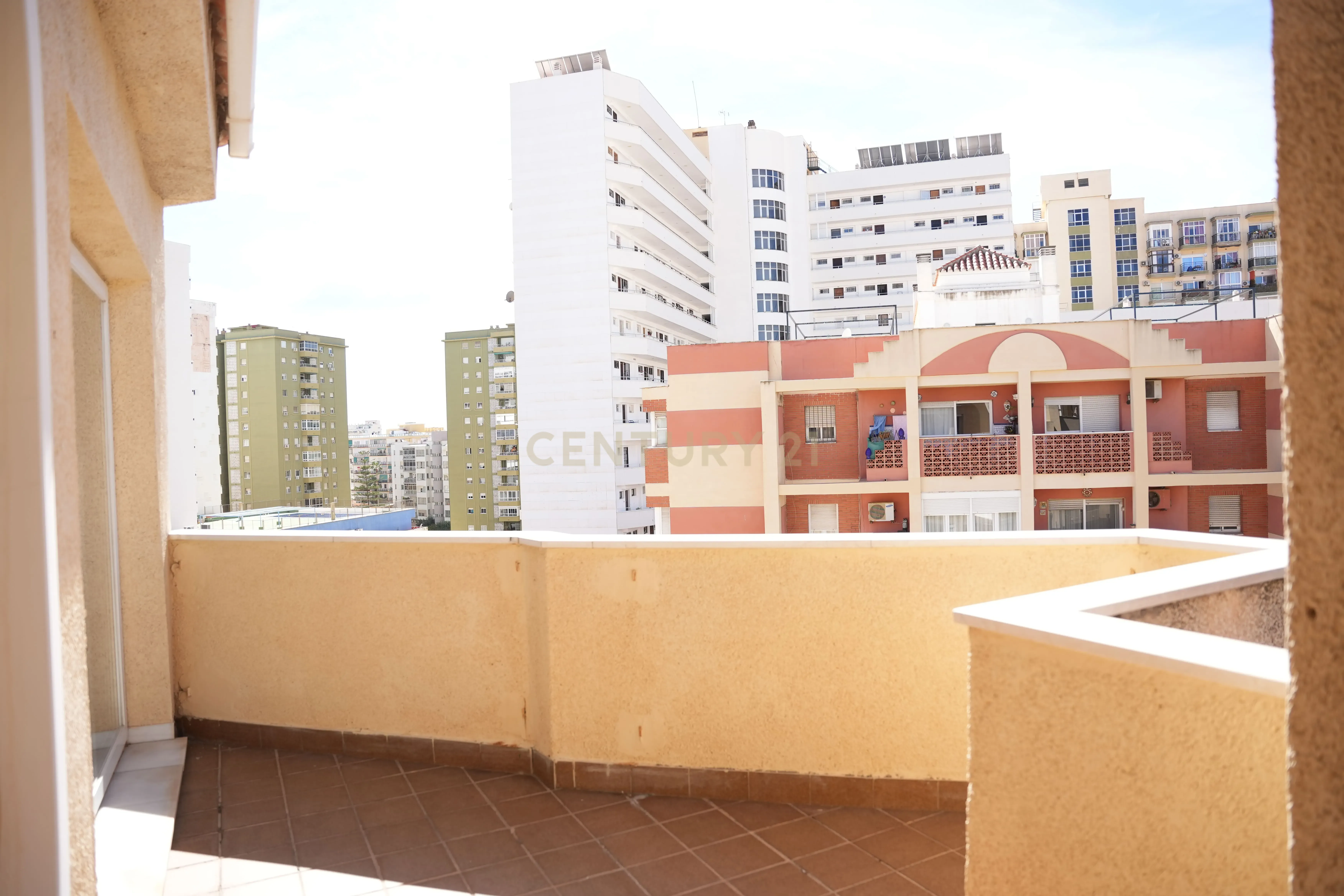 COBERTURA COM AMPLOS TERRAÇOS E VISTA ABERTA NO CENTRO DE TORREMOLINOS – A POUCOS MINUTOS DA PRAIA - Image 21