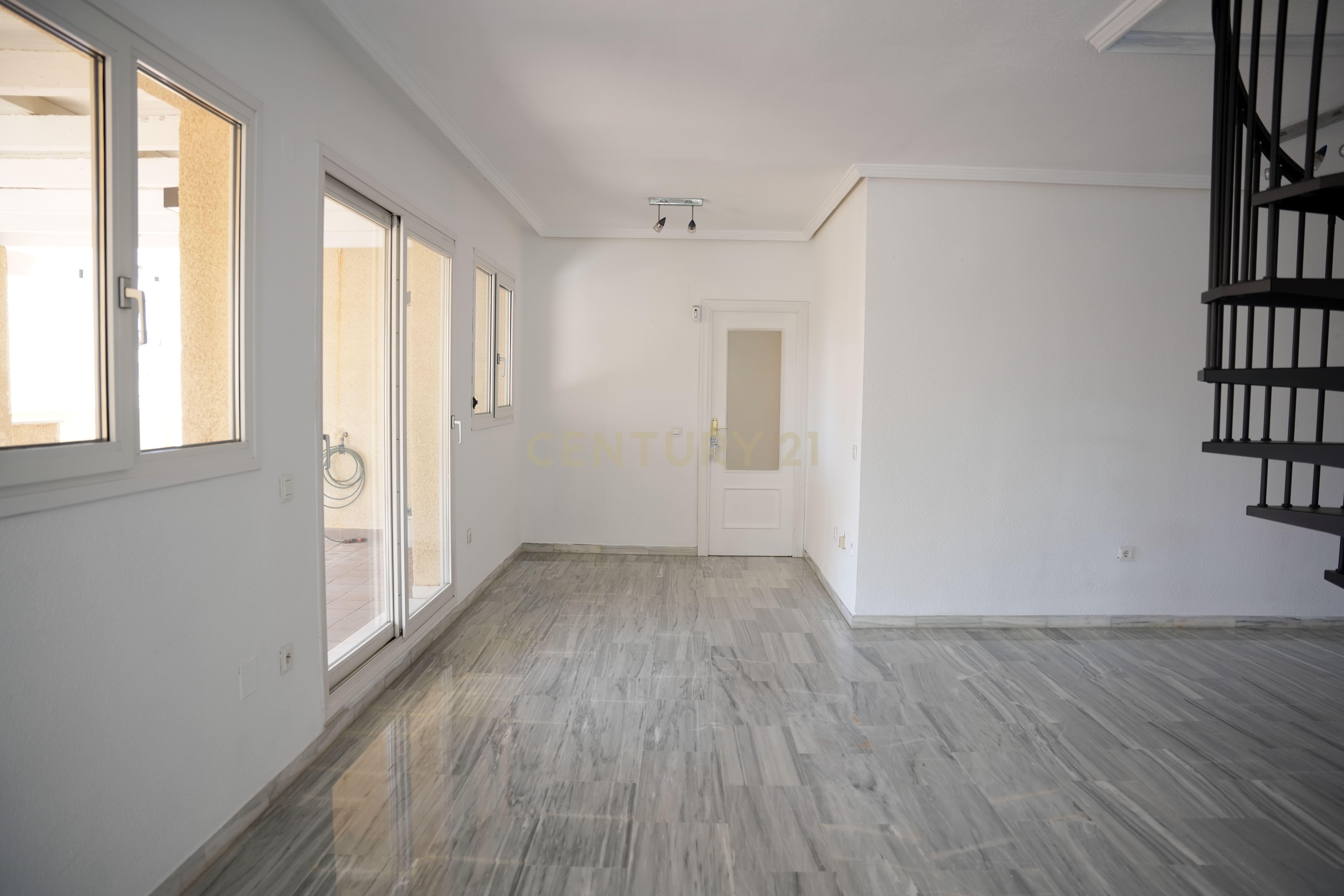 COBERTURA COM AMPLOS TERRAÇOS E VISTA ABERTA NO CENTRO DE TORREMOLINOS – A POUCOS MINUTOS DA PRAIA - Image 29