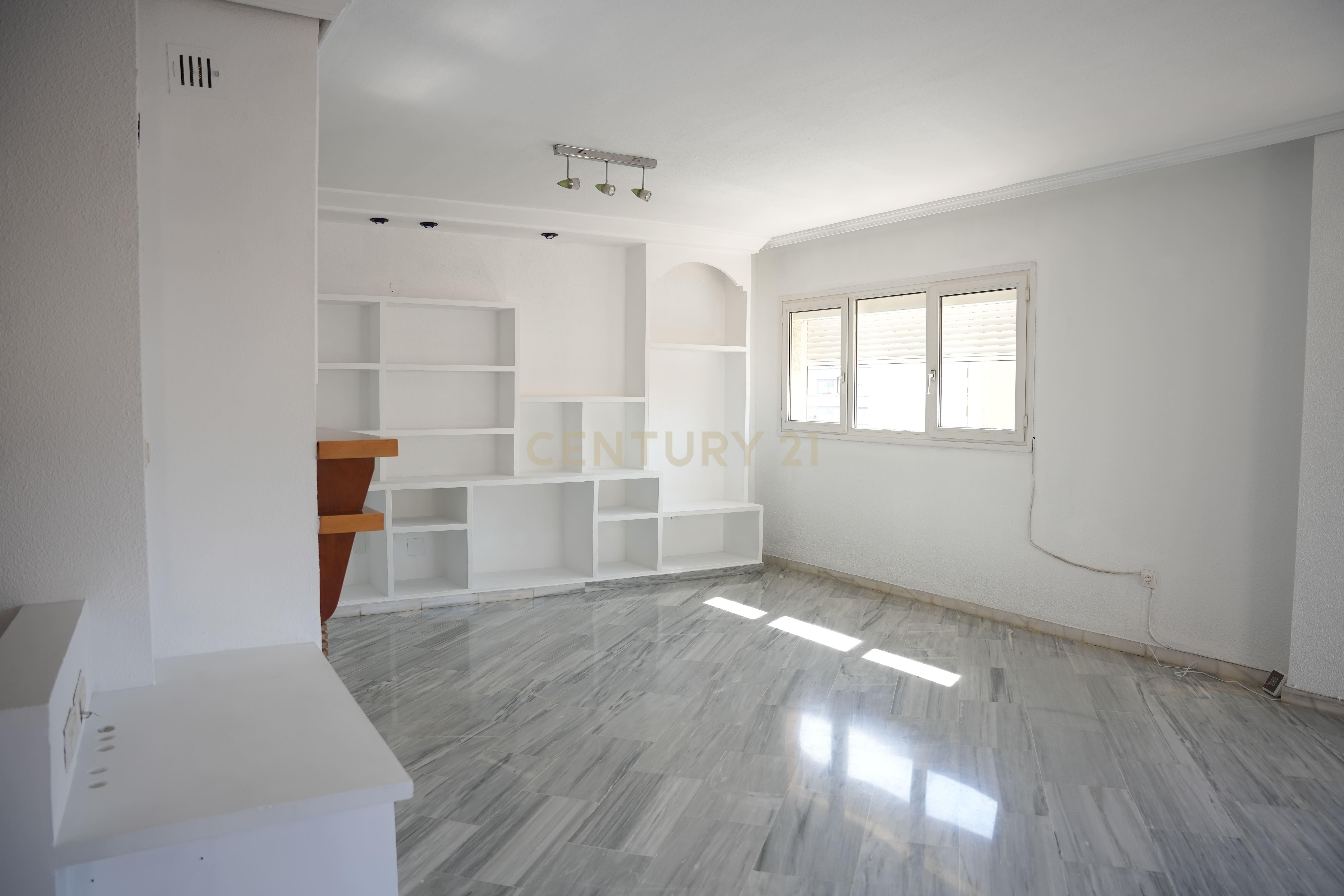 COBERTURA COM AMPLOS TERRAÇOS E VISTA ABERTA NO CENTRO DE TORREMOLINOS – A POUCOS MINUTOS DA PRAIA - Image 27