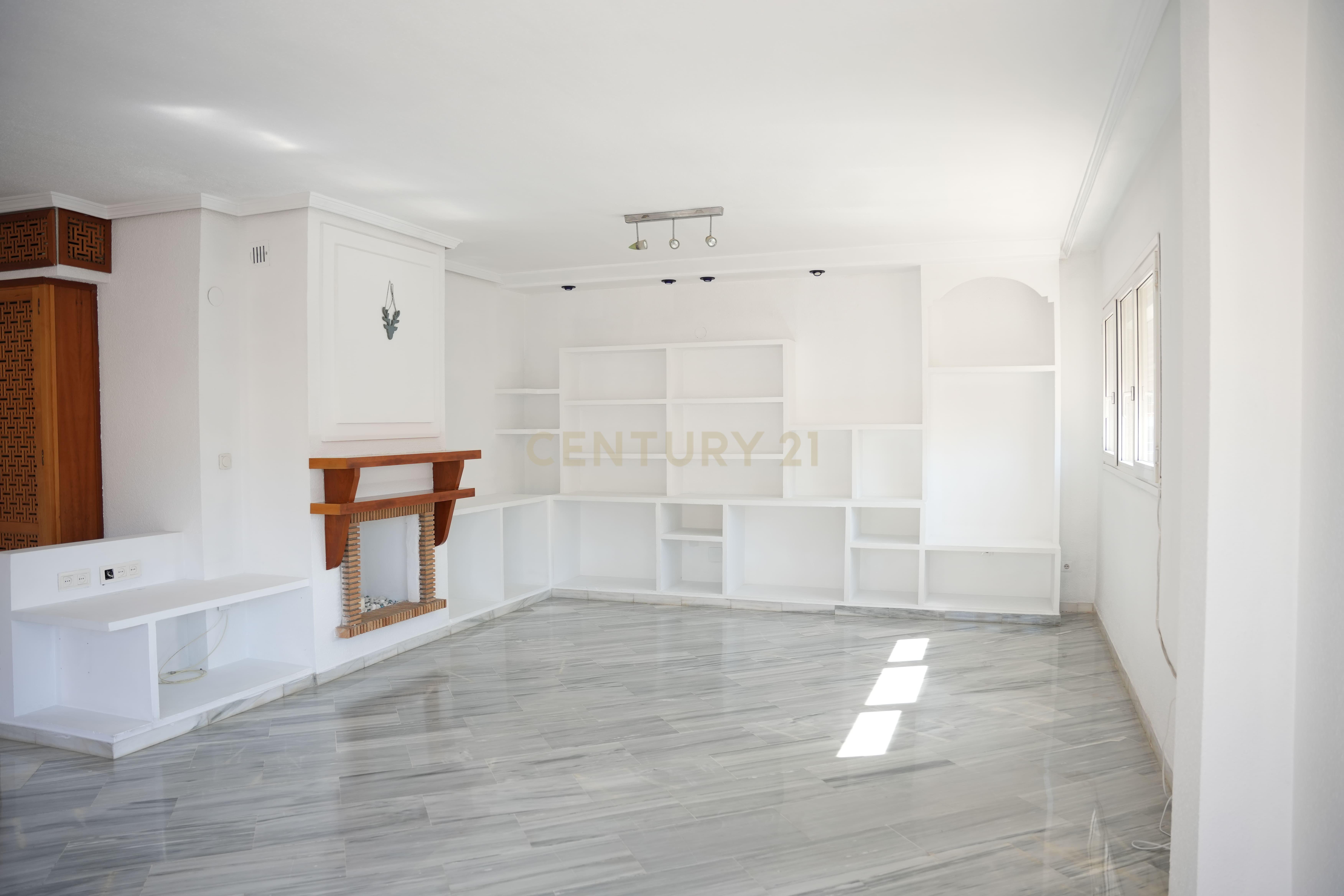 COBERTURA COM AMPLOS TERRAÇOS E VISTA ABERTA NO CENTRO DE TORREMOLINOS – A POUCOS MINUTOS DA PRAIA - Image 43