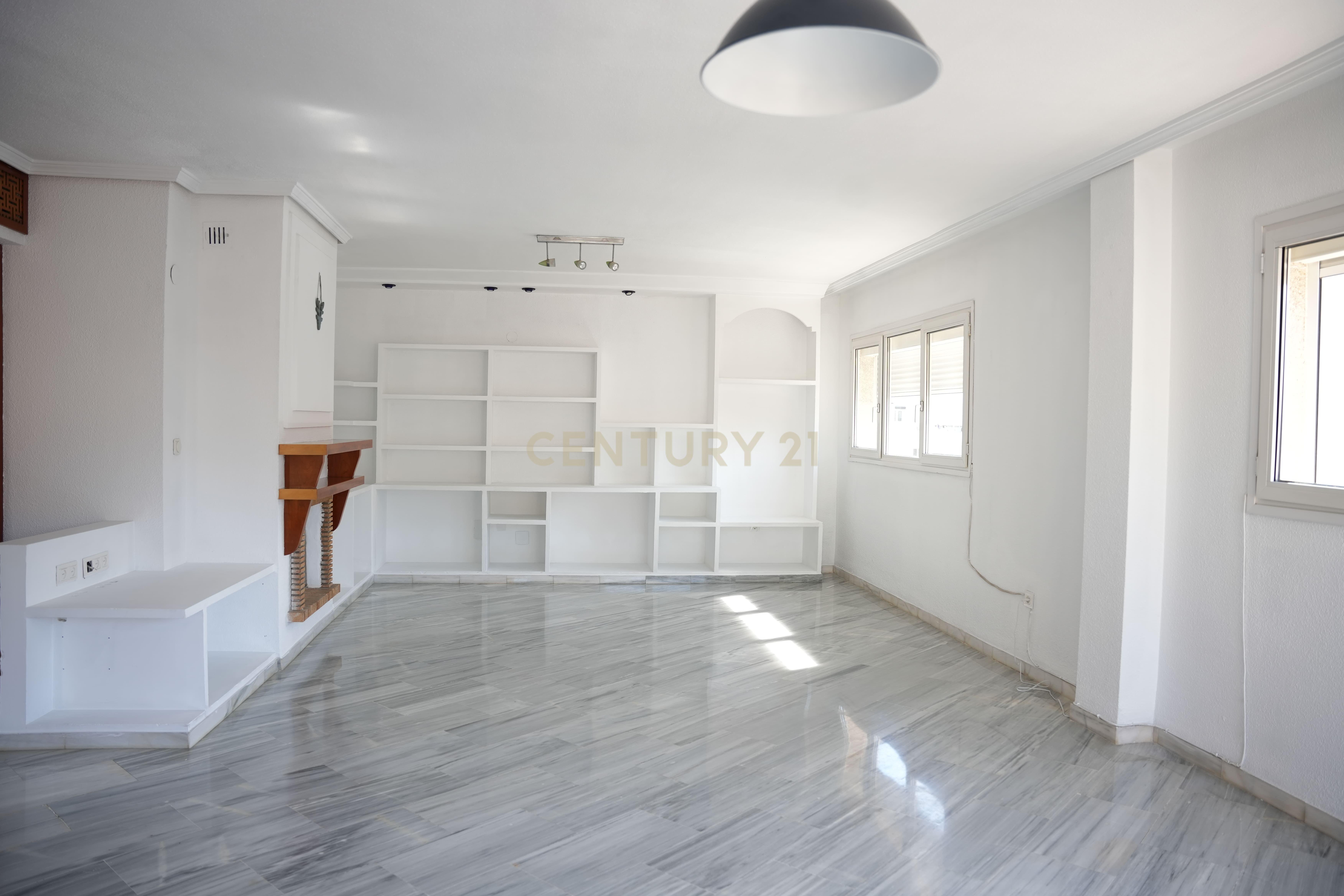 COBERTURA COM AMPLOS TERRAÇOS E VISTA ABERTA NO CENTRO DE TORREMOLINOS – A POUCOS MINUTOS DA PRAIA - Image 31