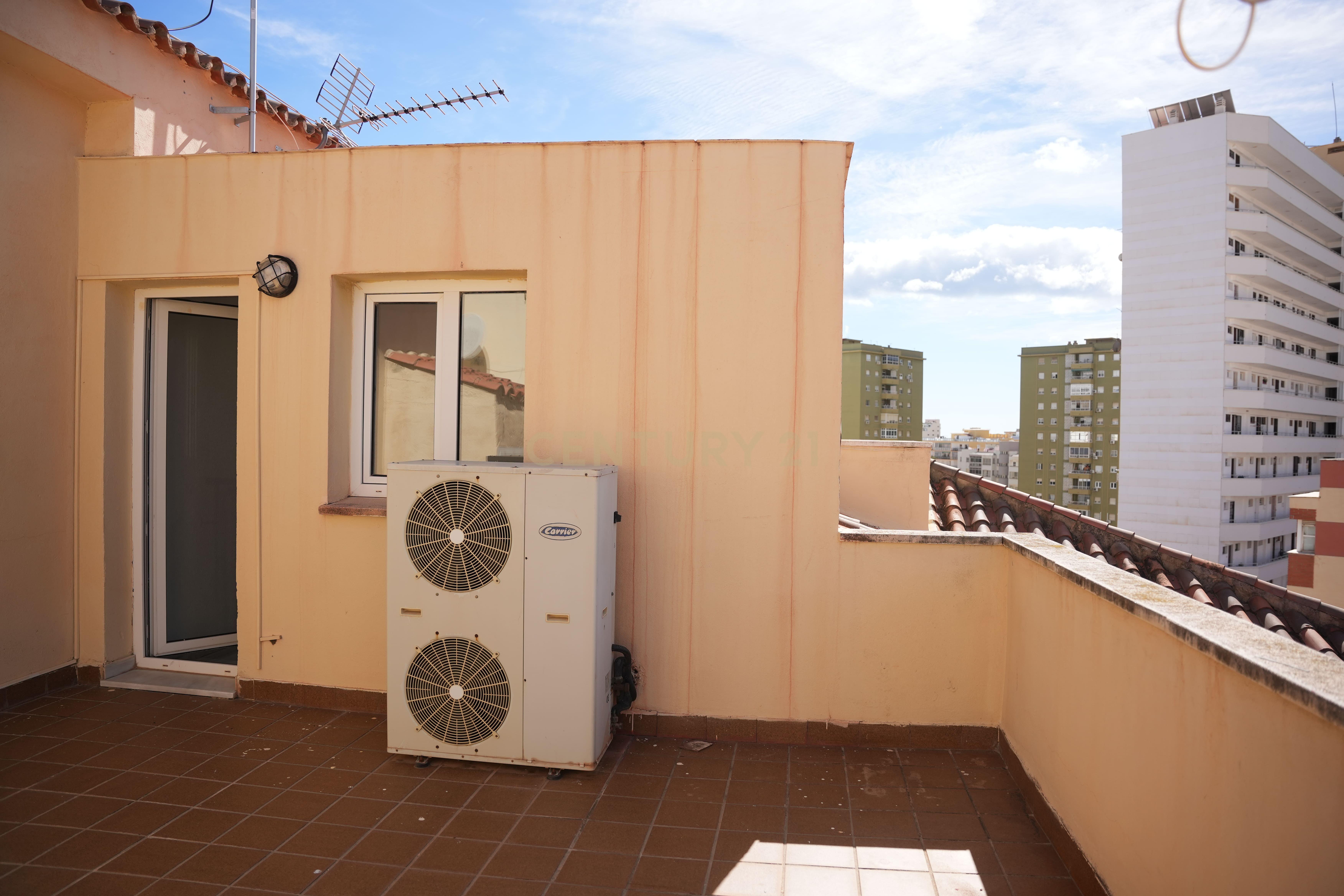 COBERTURA COM AMPLOS TERRAÇOS E VISTA ABERTA NO CENTRO DE TORREMOLINOS – A POUCOS MINUTOS DA PRAIA - Image 34