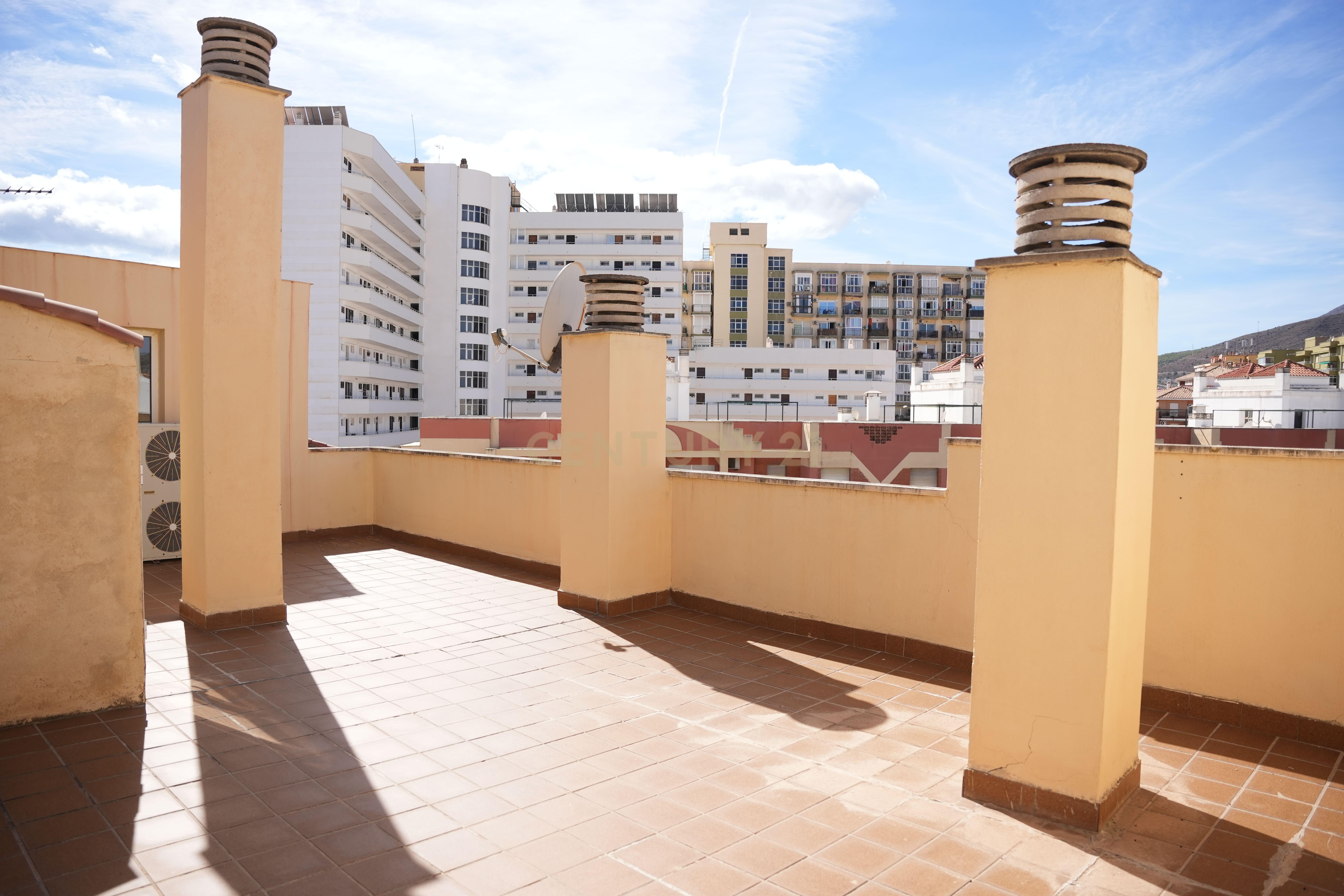 COBERTURA COM AMPLOS TERRAÇOS E VISTA ABERTA NO CENTRO DE TORREMOLINOS – A POUCOS MINUTOS DA PRAIA - Image 36