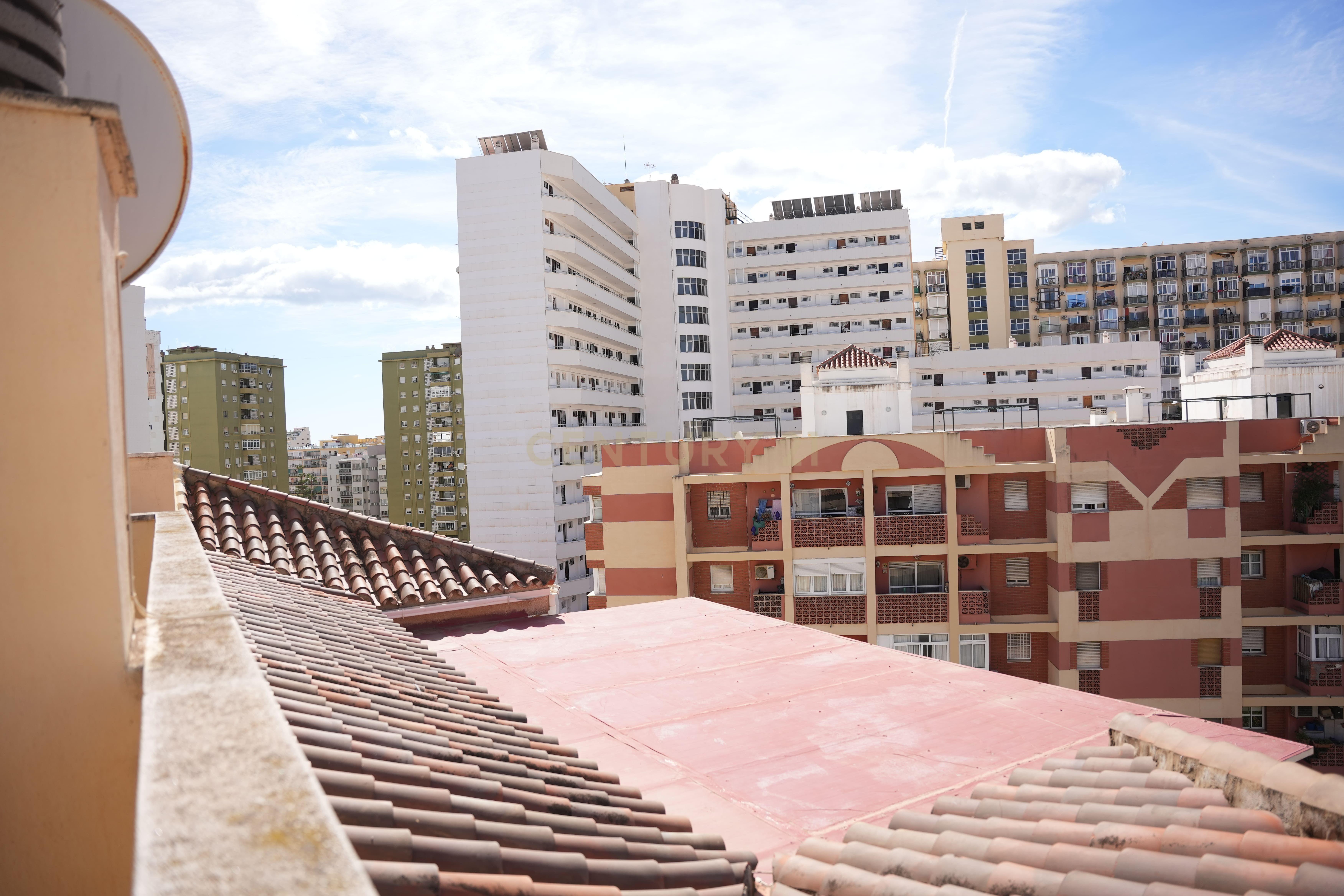 COBERTURA COM AMPLOS TERRAÇOS E VISTA ABERTA NO CENTRO DE TORREMOLINOS – A POUCOS MINUTOS DA PRAIA - Image 37