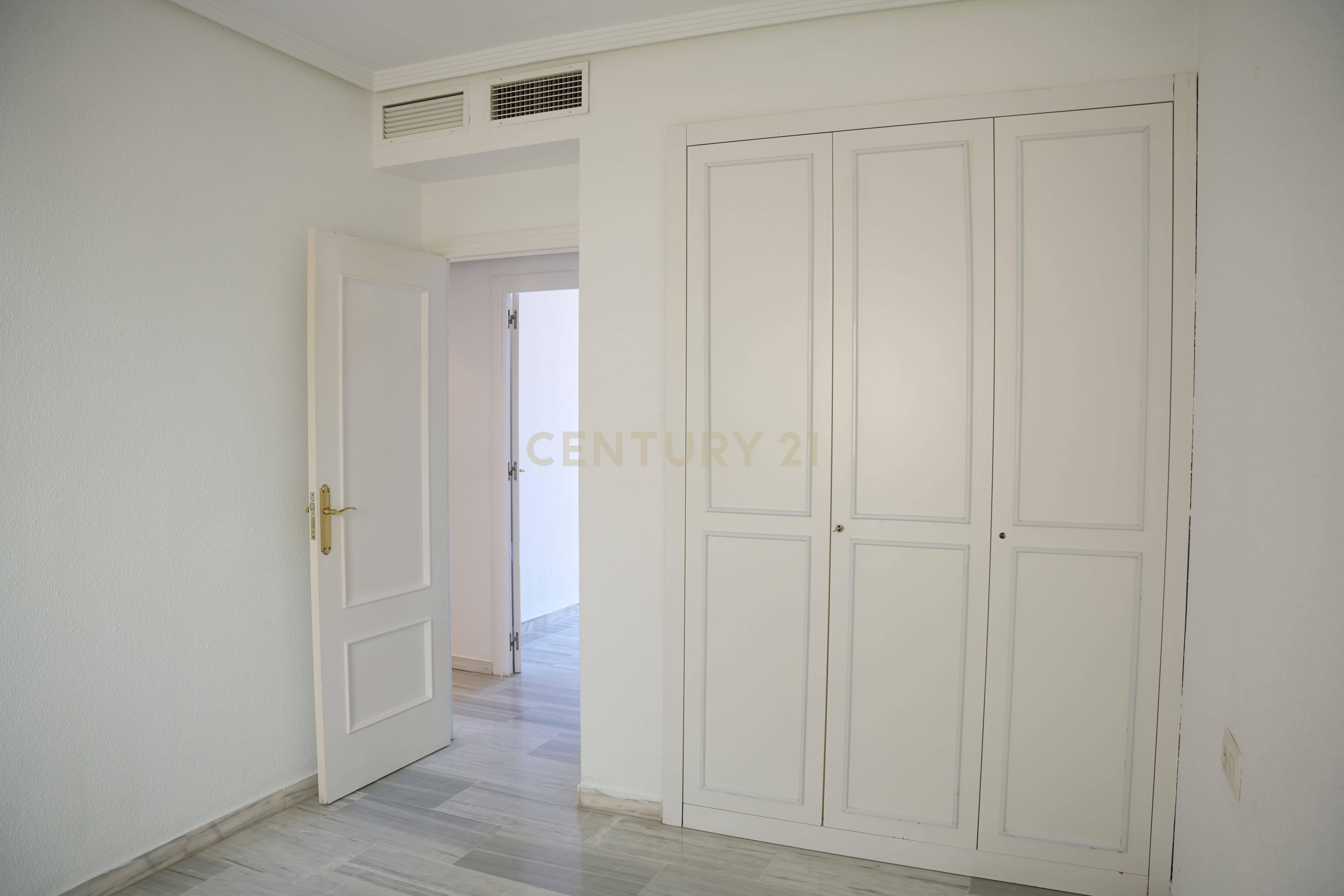 COBERTURA COM AMPLOS TERRAÇOS E VISTA ABERTA NO CENTRO DE TORREMOLINOS – A POUCOS MINUTOS DA PRAIA - Image 46