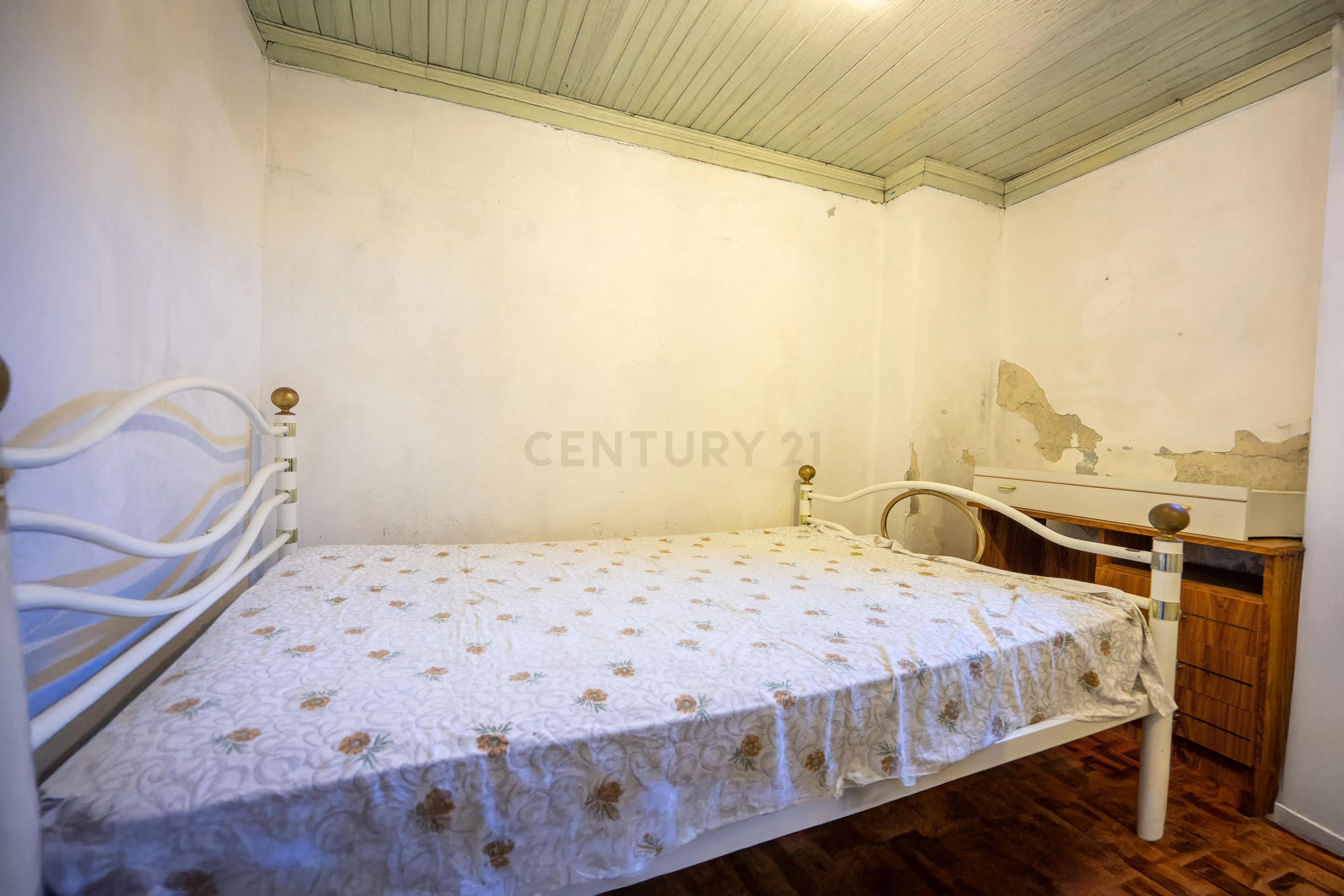 Casa antiga com potencial em Gestosa Fundeira - Image 13