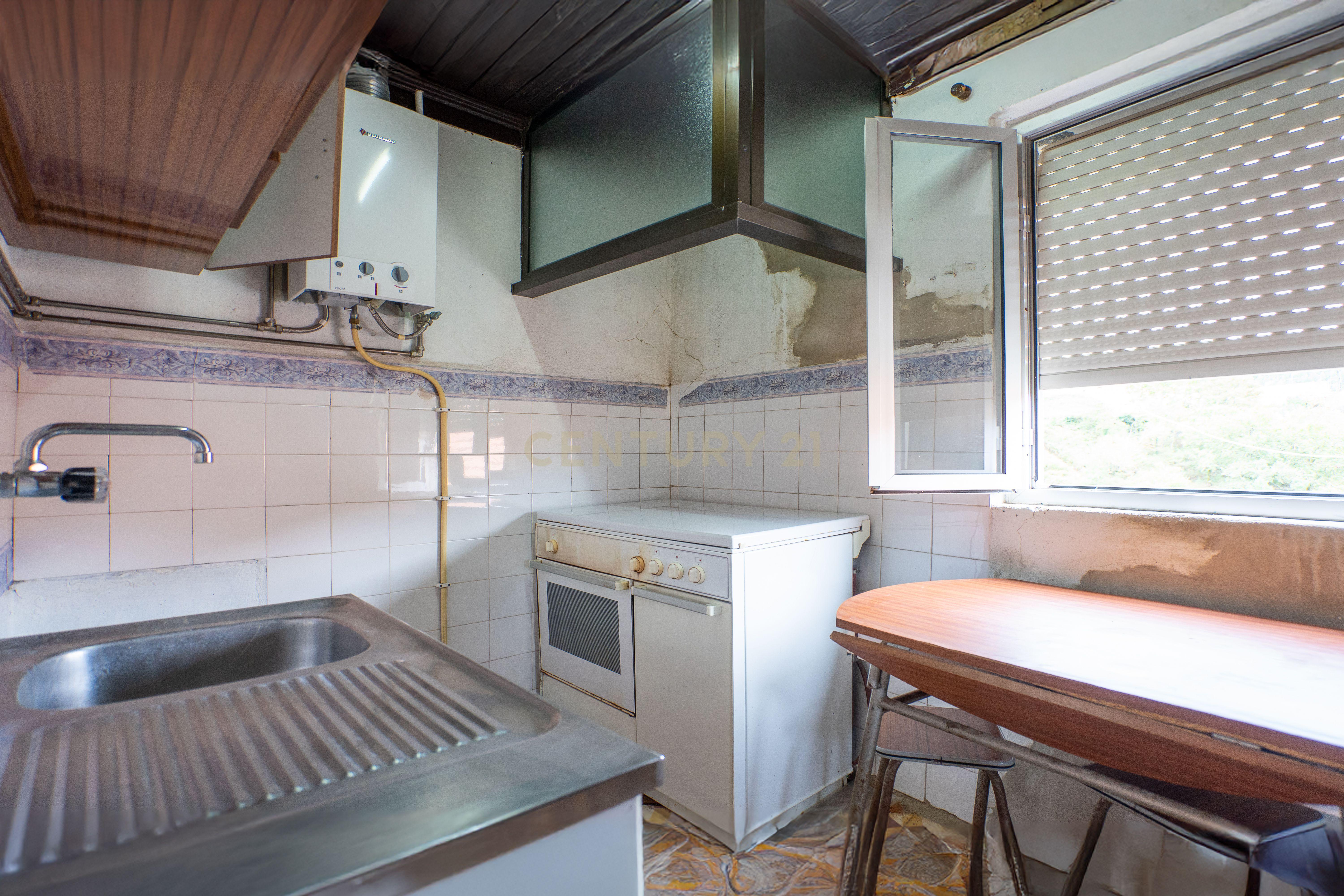Casa antiga com potencial em Gestosa Fundeira - Image 5