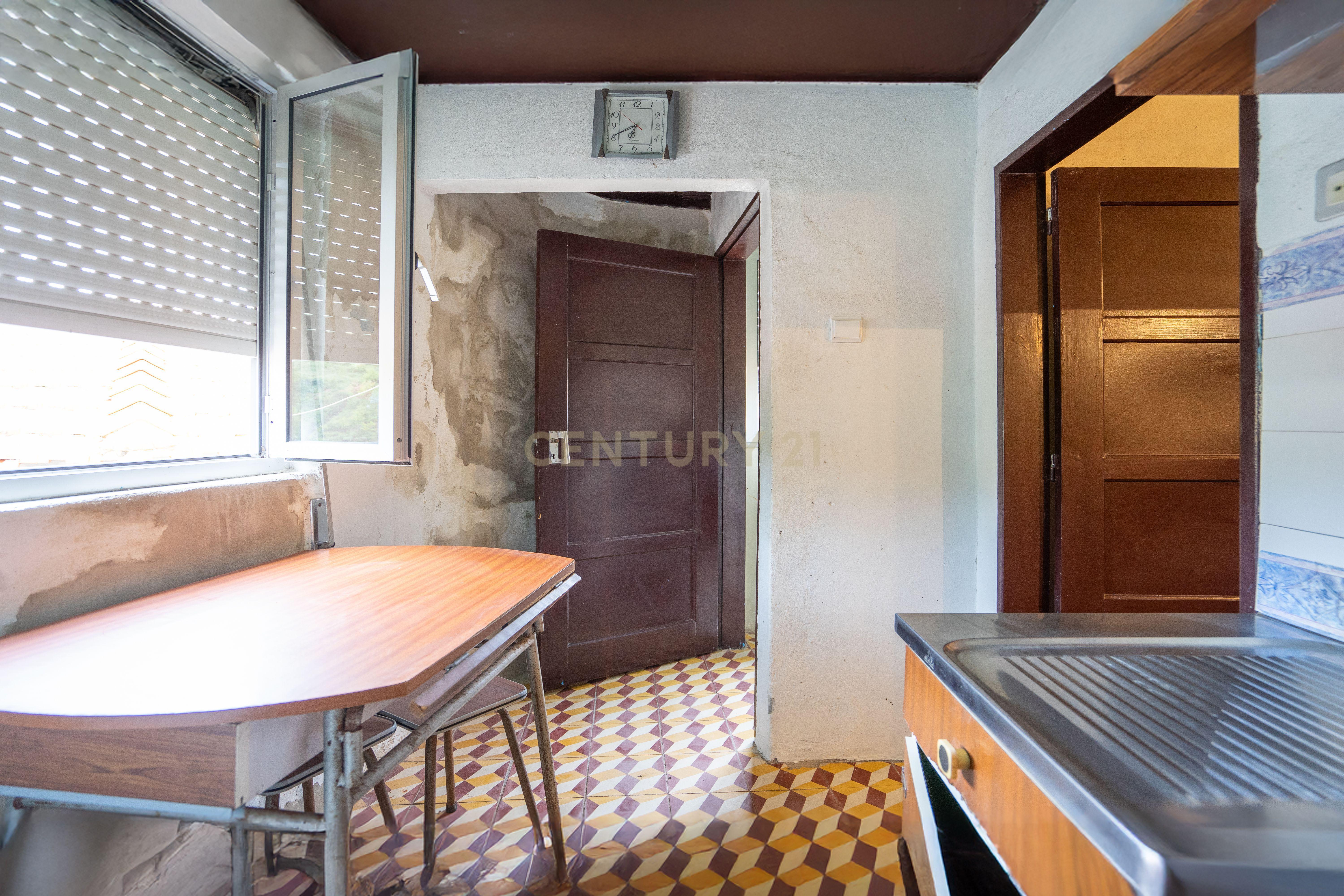 Casa antiga com potencial em Gestosa Fundeira - Image 4