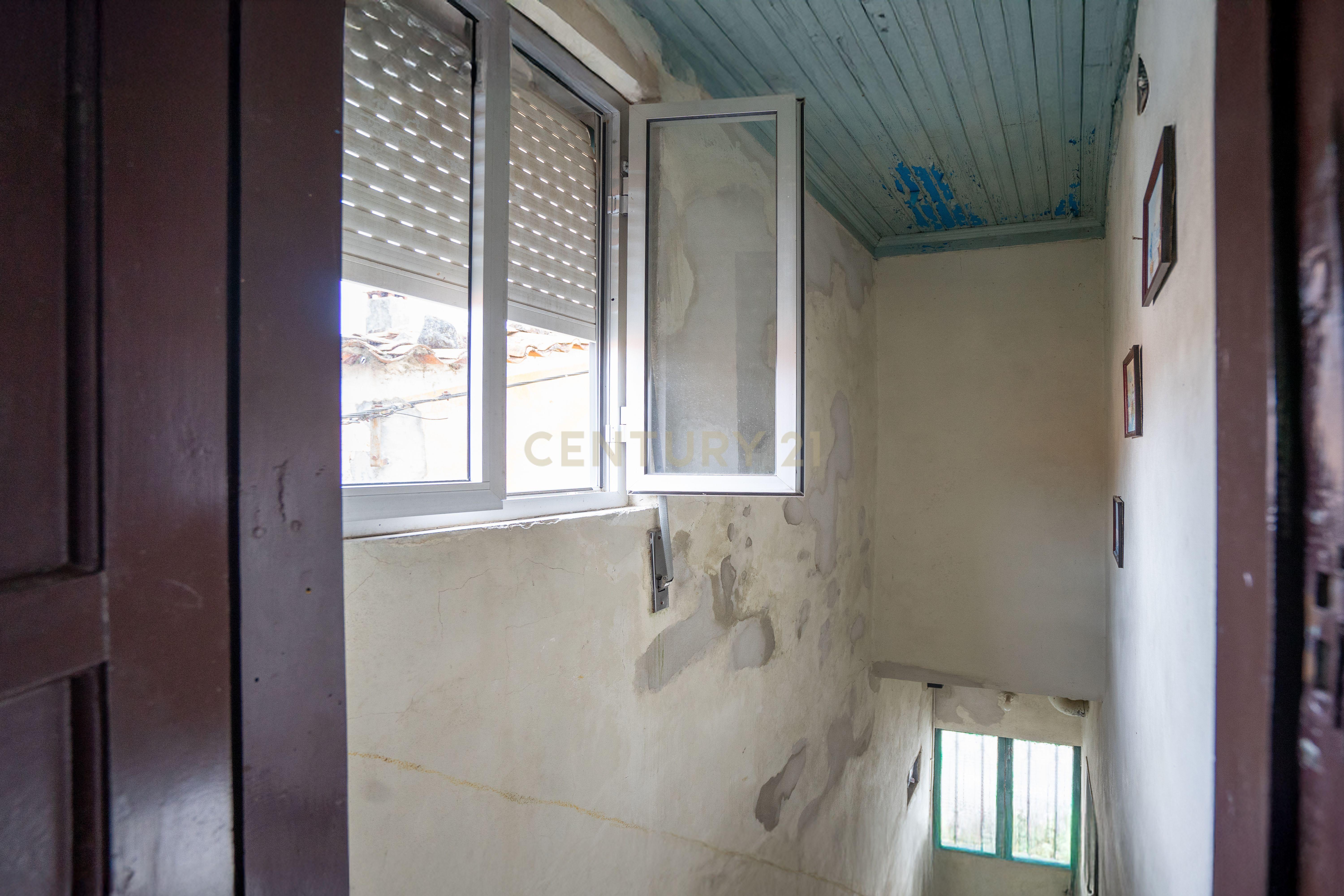 Casa antiga com potencial em Gestosa Fundeira - Image 6