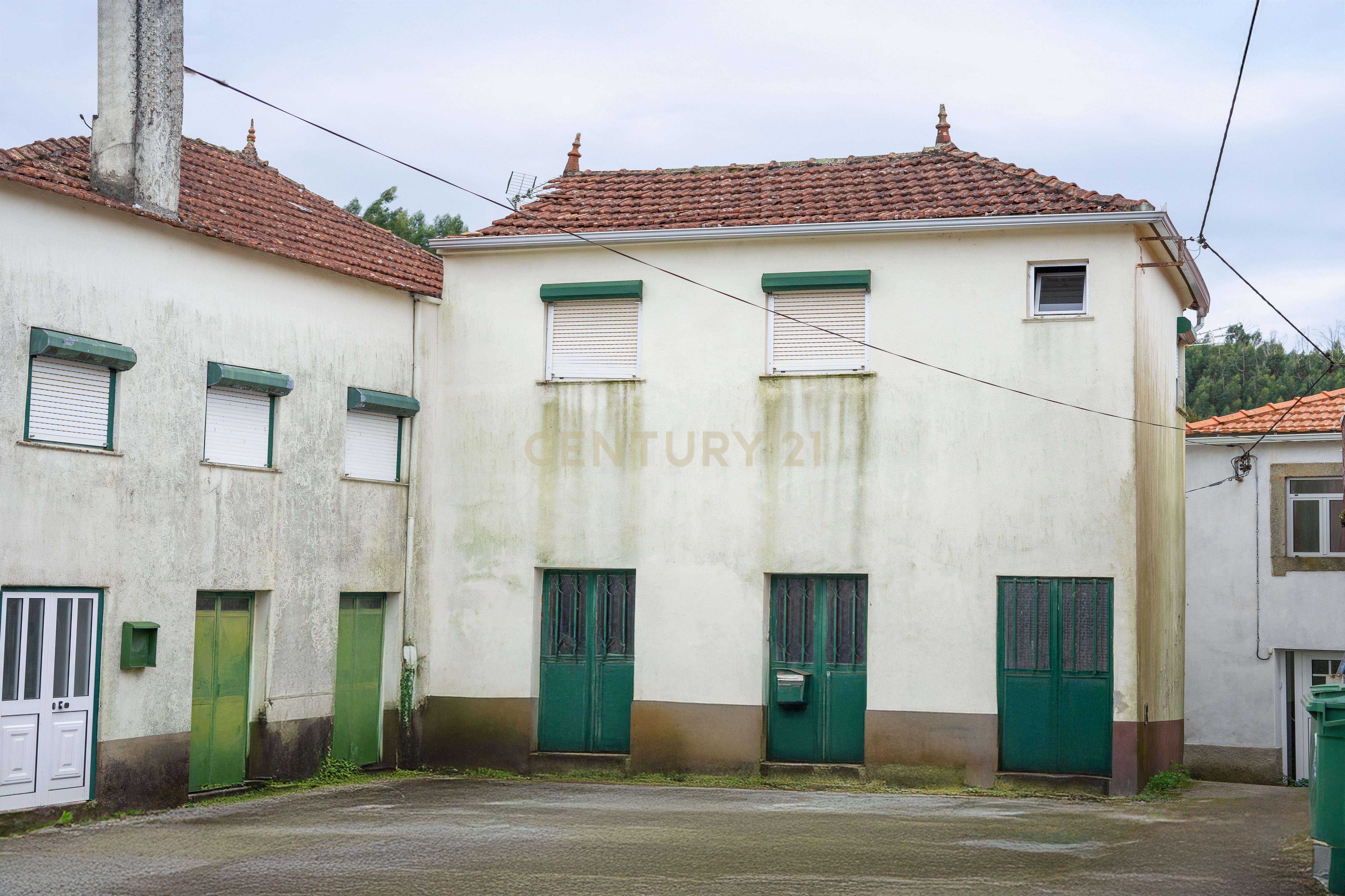Casa antiga com potencial em Gestosa Fundeira - Image 1