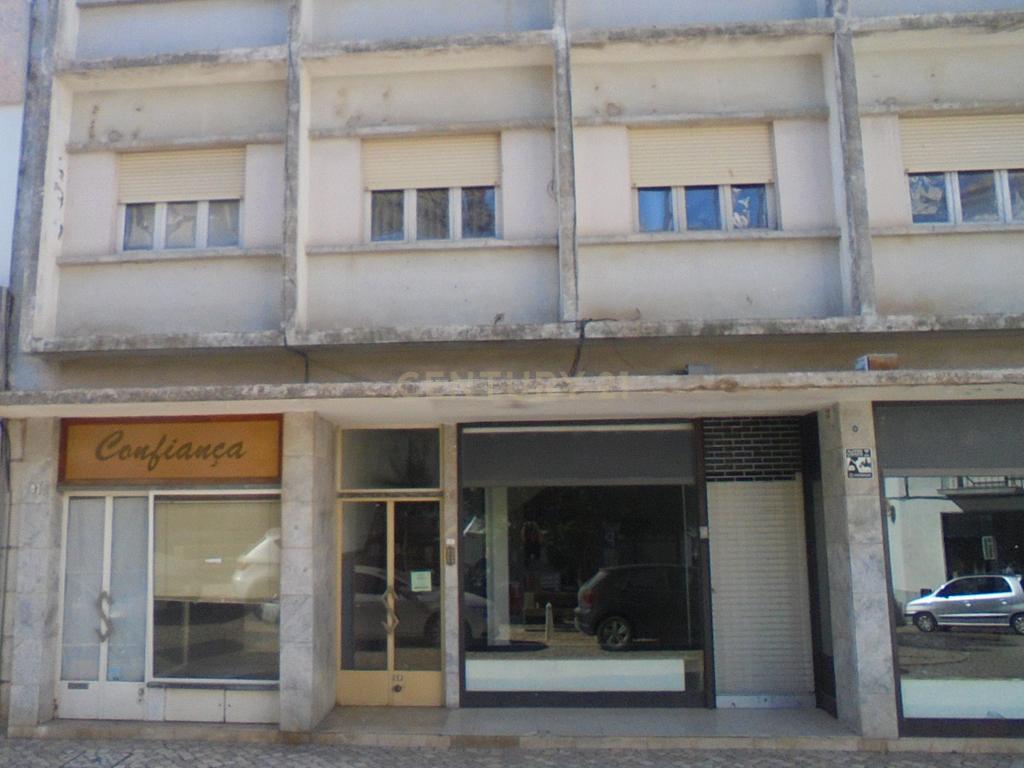 Oportunidade Única! Prédio em Propriedade Total no Coração de Beja - Image 1