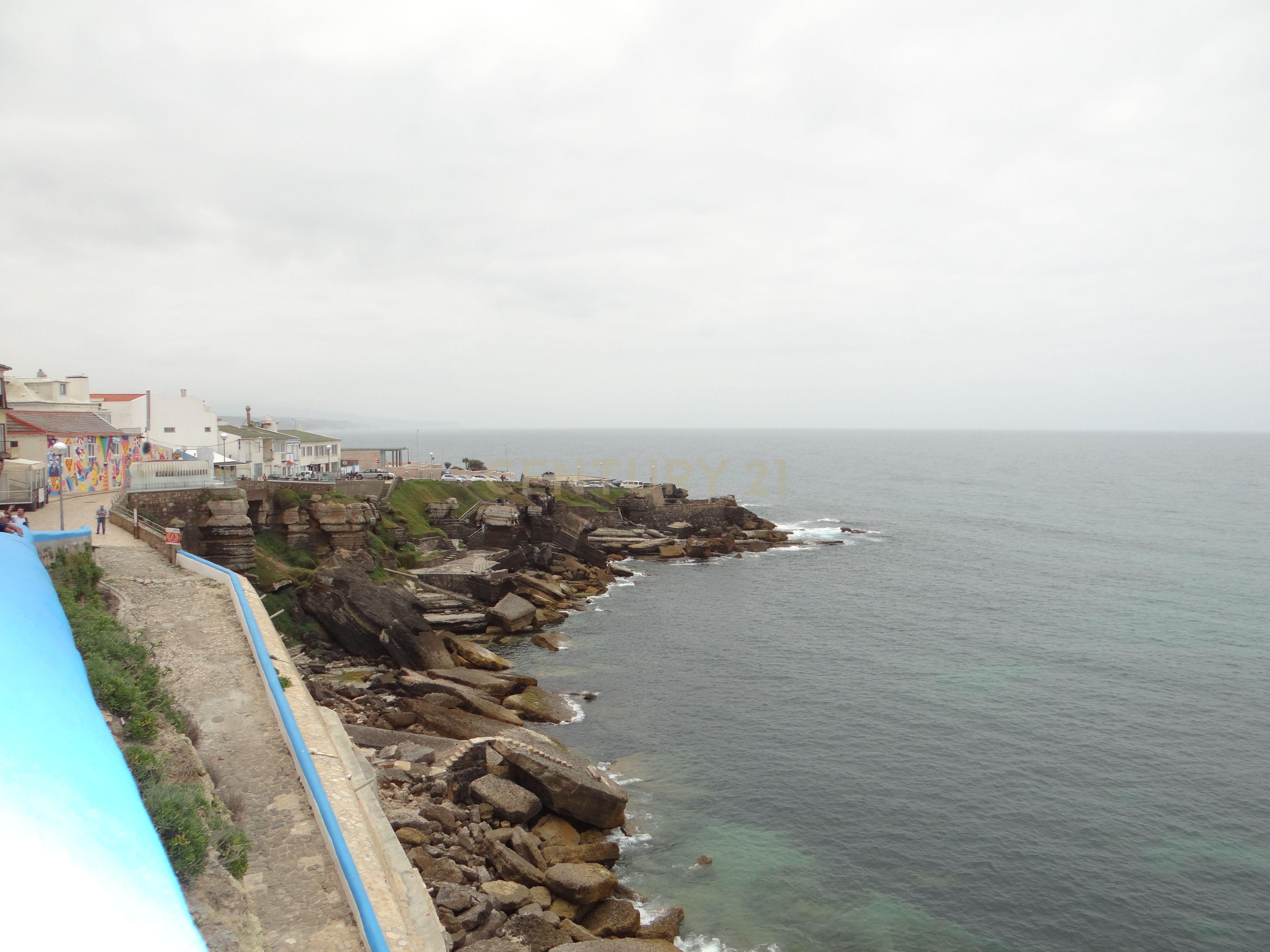 Apartamento Remodelado com Vista Mar na Ericeira, lugar de parqueamento e arrecadação - Image 50