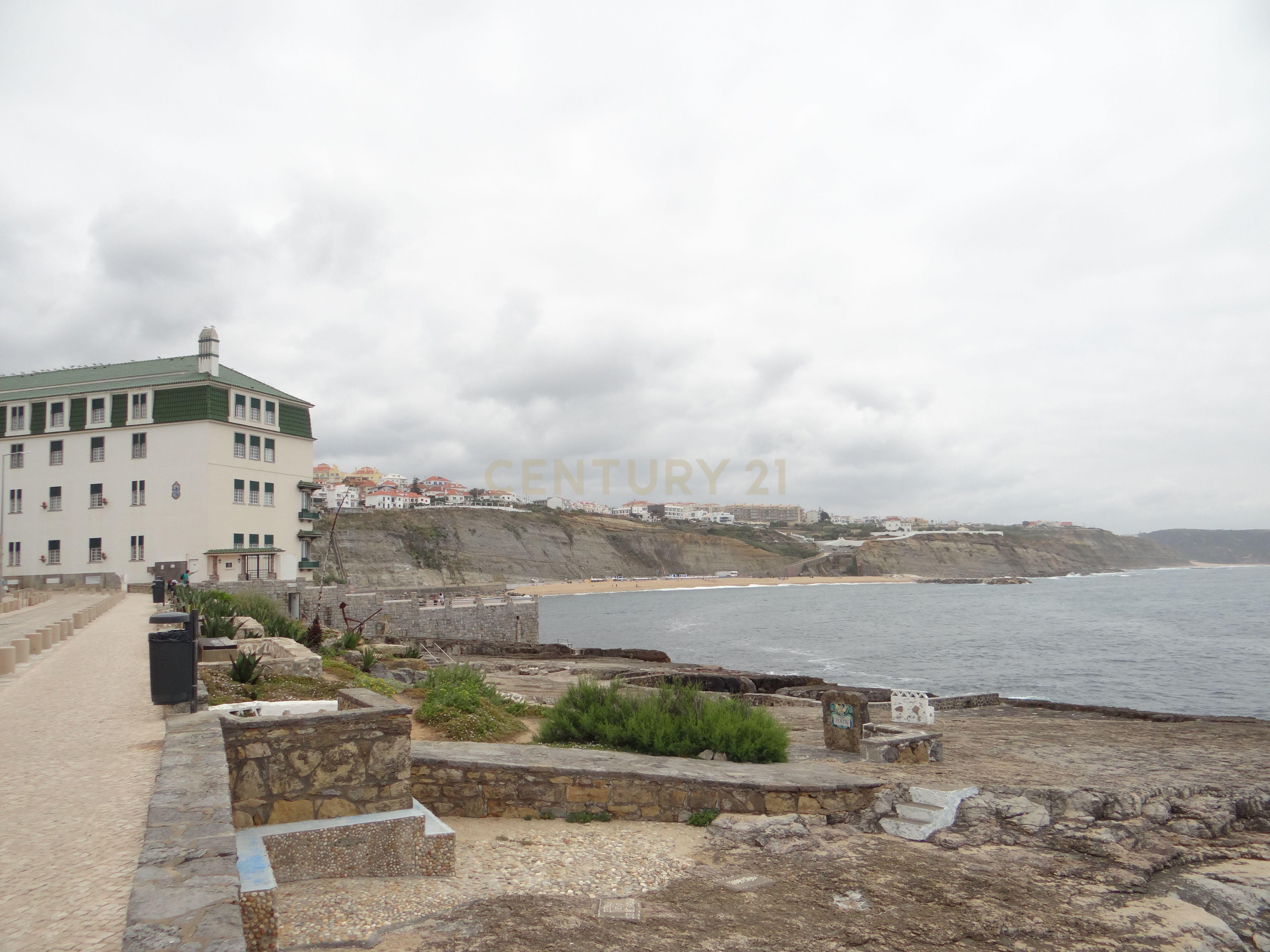 Apartamento Remodelado com Vista Mar na Ericeira, lugar de parqueamento e arrecadação - Image 49
