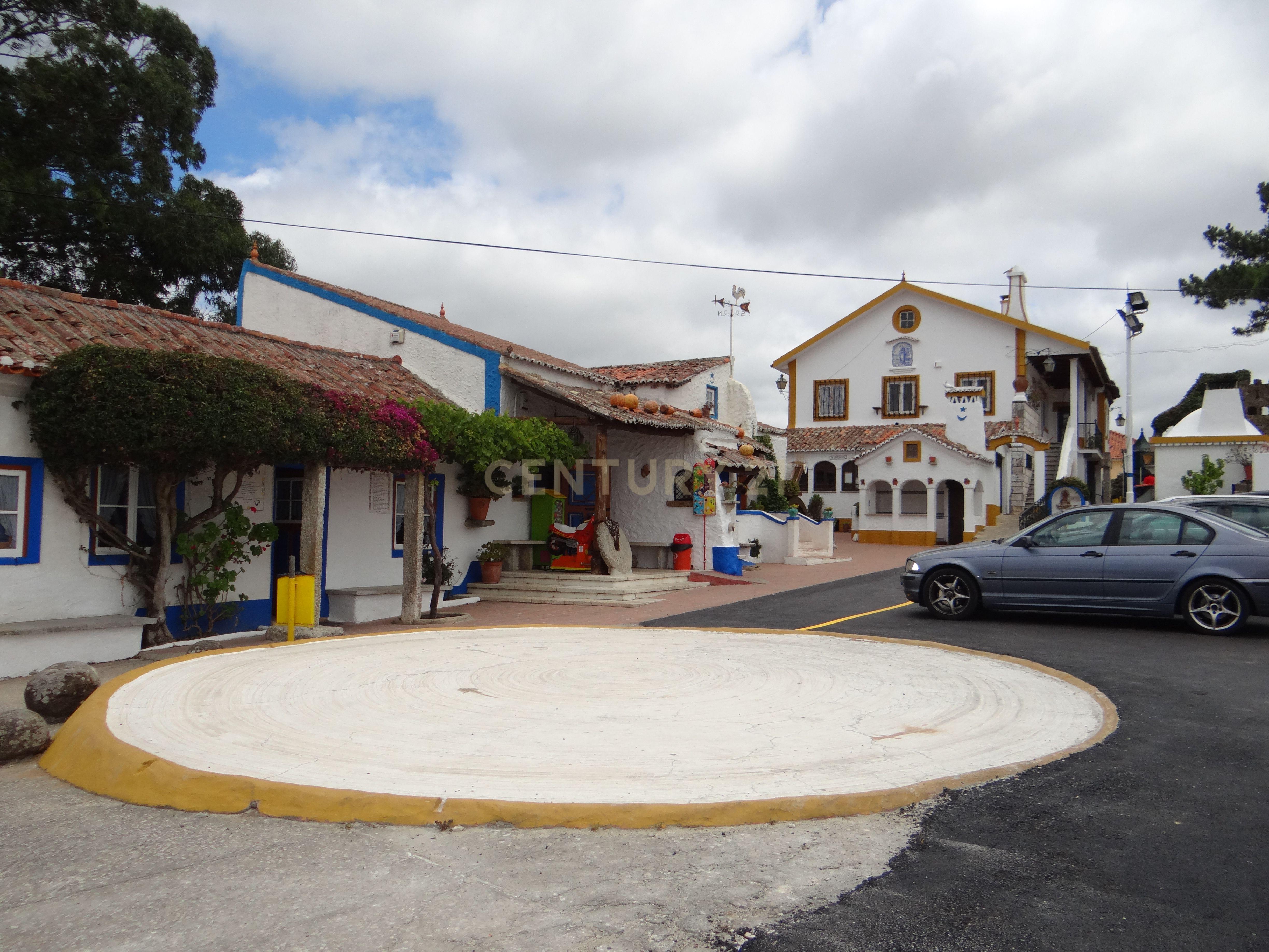 Apartamento Remodelado com Vista Mar na Ericeira, lugar de parqueamento e arrecadação - Image 54