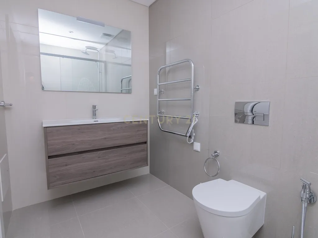 FANTÁSTICA OPORTUNIDADE! PENTHOUSE T3 DE LUXO DE GRANDES DIMENSÕES, NOVA CONSTRUÇÃO DE 2023 NUNCA HABITADO, COM VISTA PANORÂMICA PARA O MAR, TERRAÇO PRIVATIVO, LUGAR DE ESTACIONAMENTO PRIVADO, PISCINA, 4 CASAS DE BANHO E AMPLAS VARANDAS EM CONDOMINIO FECH - Image 38