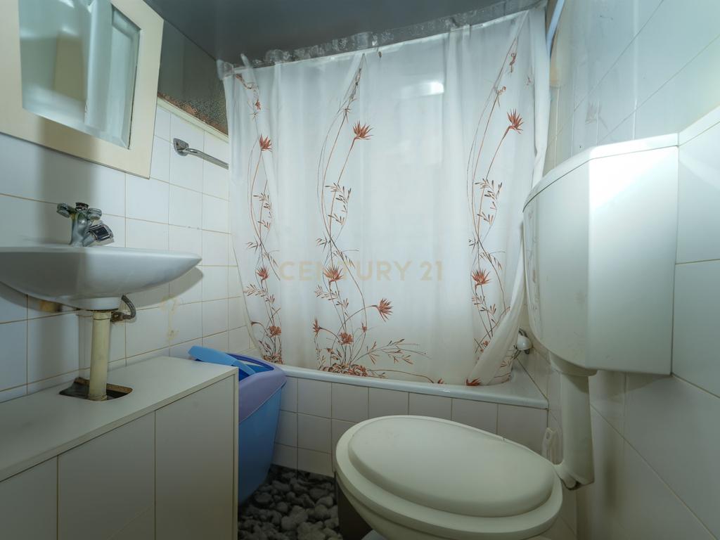 Moradia T1 + 1 com terreno, garagem e pátio - Góis - Image 10
