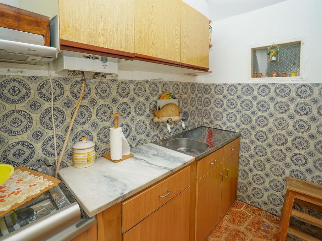 Moradia T1 + 1 com terreno, garagem e pátio - Góis - Image 12