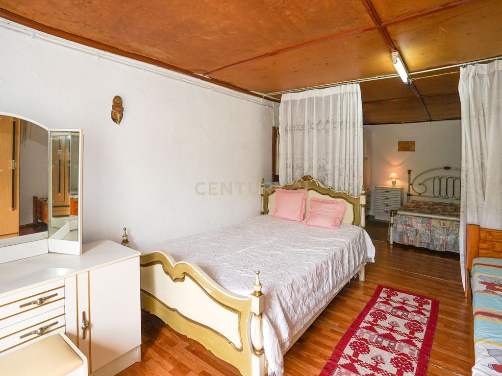 Moradia T1 + 1 com terreno, garagem e pátio - Góis - Image 15