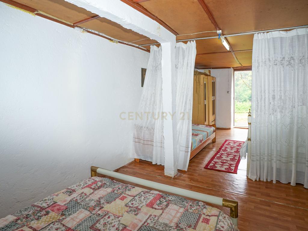 Moradia T1 + 1 com terreno, garagem e pátio - Góis - Image 16