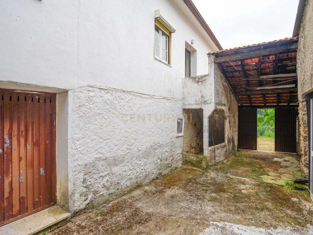 Moradia T1 + 1 com terreno, garagem e pátio - Góis - Image 19