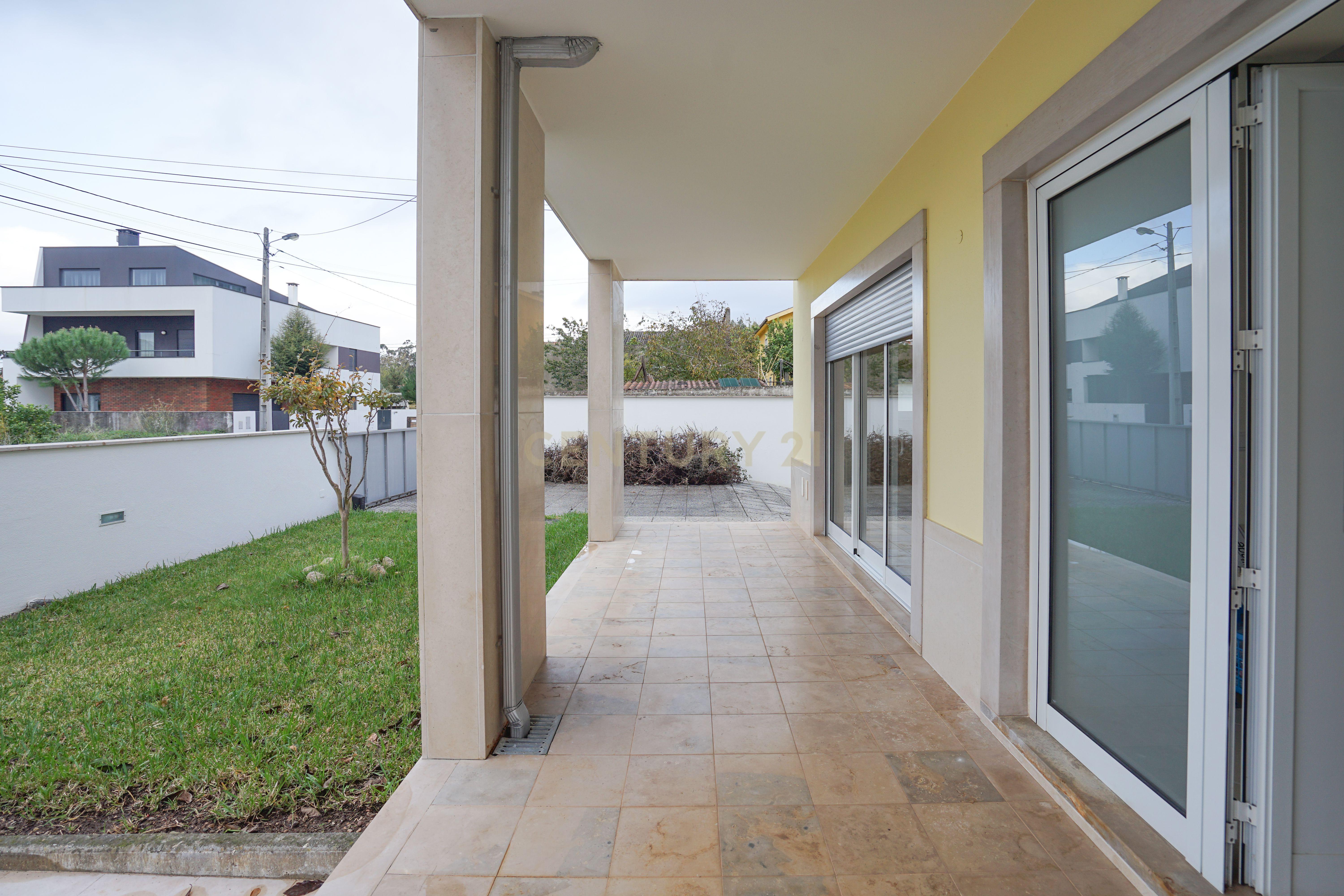 Moradia T4 - Em excelente estado - Image 50