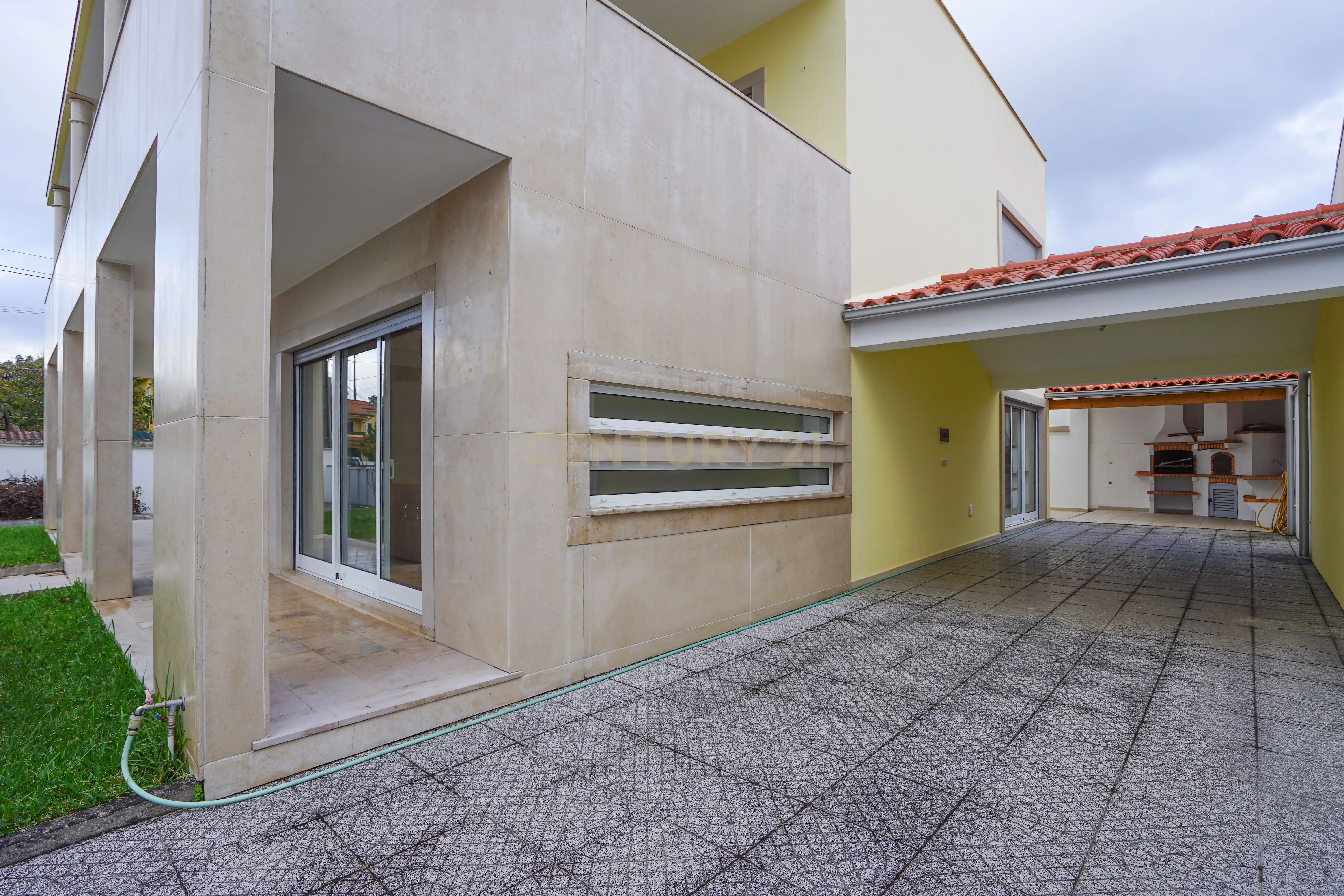 Moradia T4 - Em excelente estado - Image 9