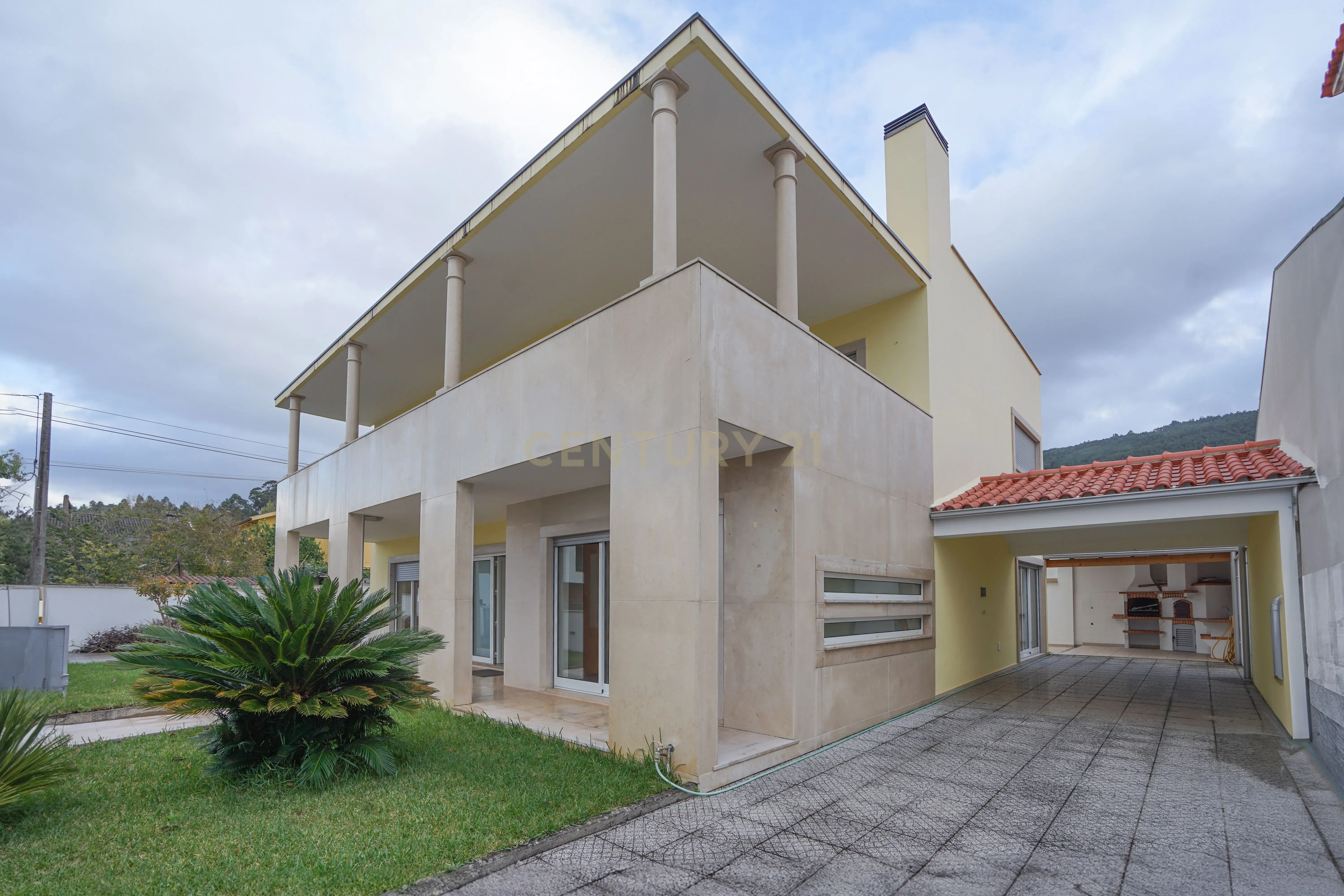 Moradia T4 - Em excelente estado - Image 10