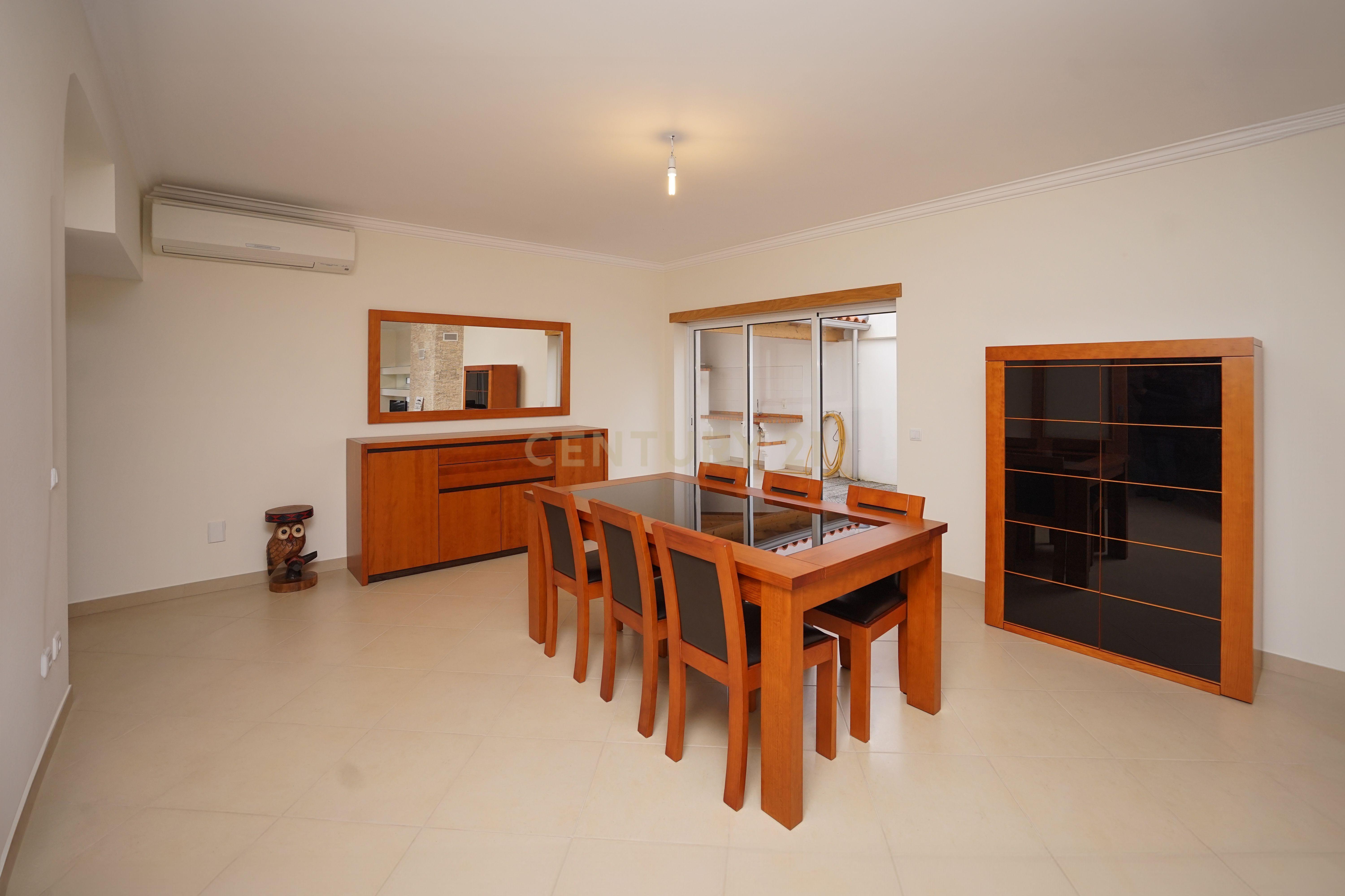 Moradia T4 - Em excelente estado - Image 16