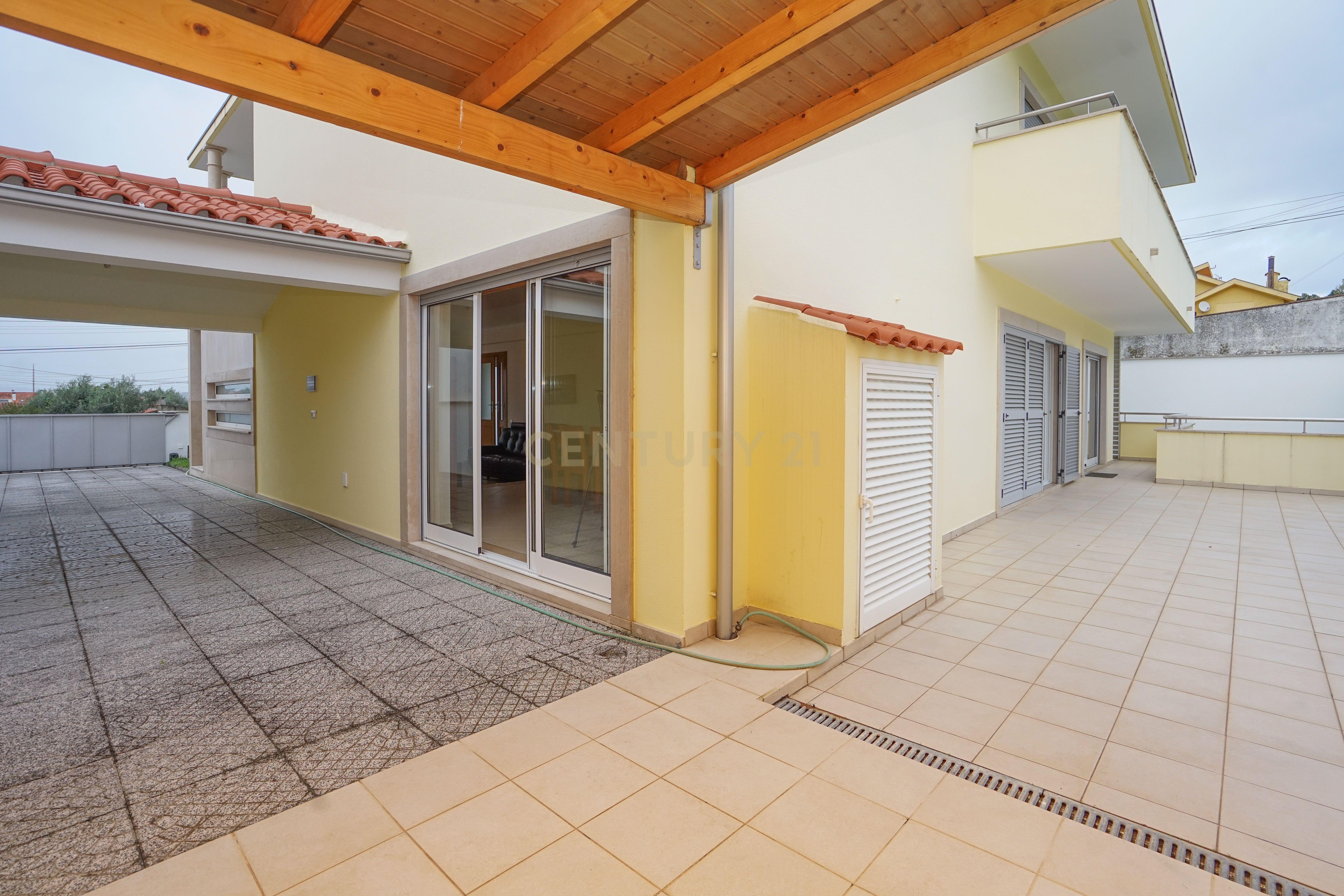 Moradia T4 - Em excelente estado - Image 23