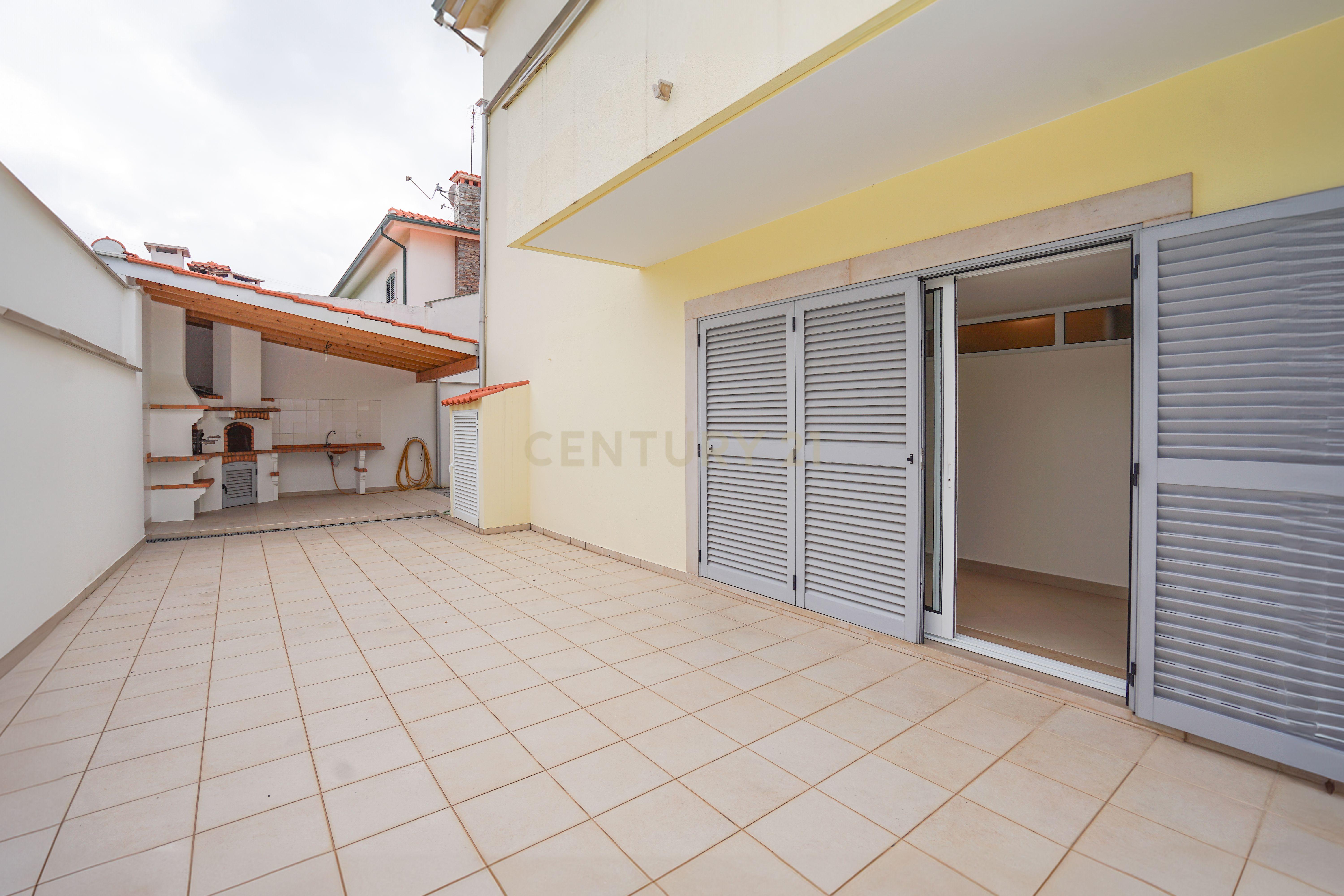 Moradia T4 - Em excelente estado - Image 27