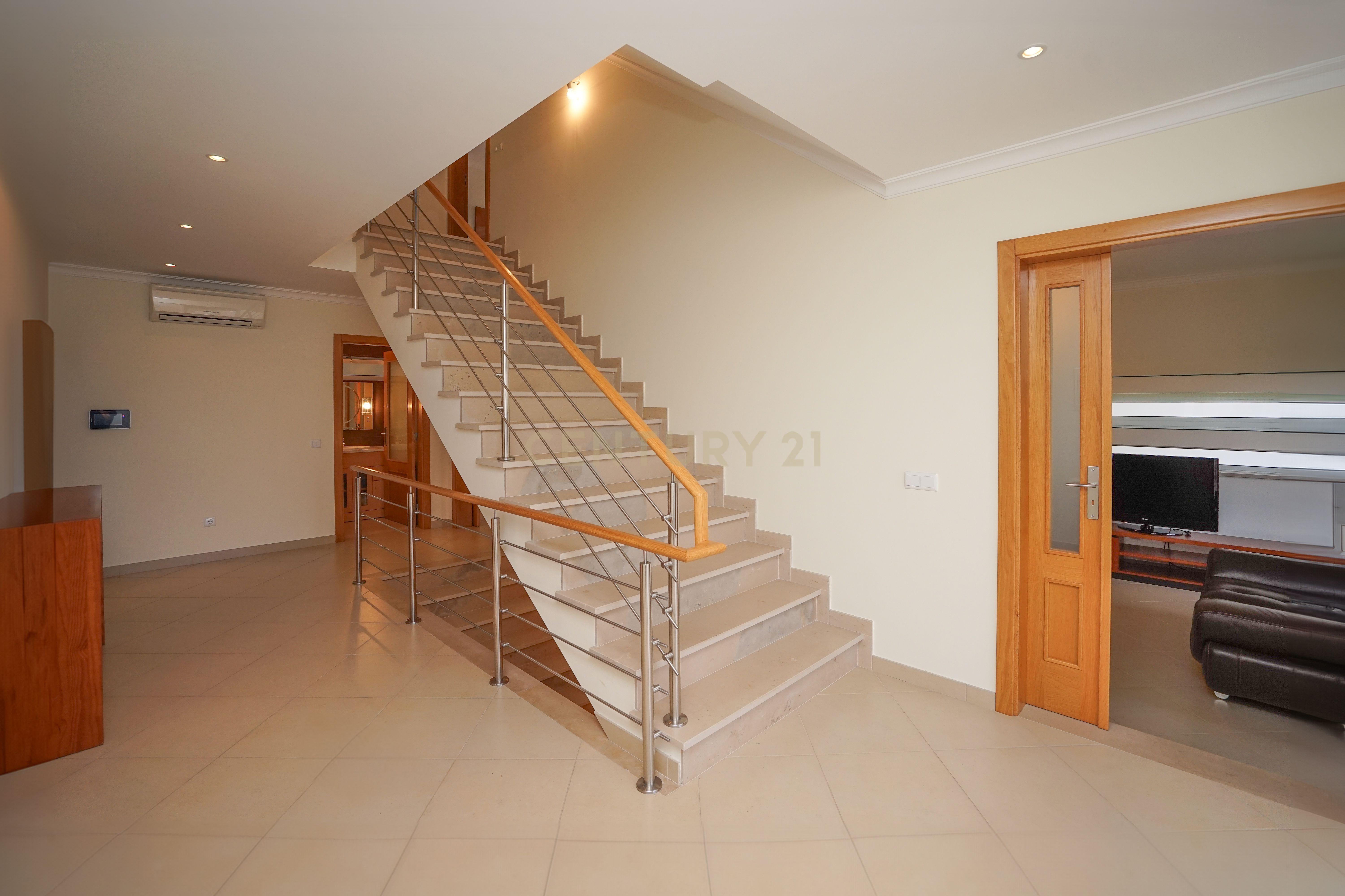 Moradia T4 - Em excelente estado - Image 28