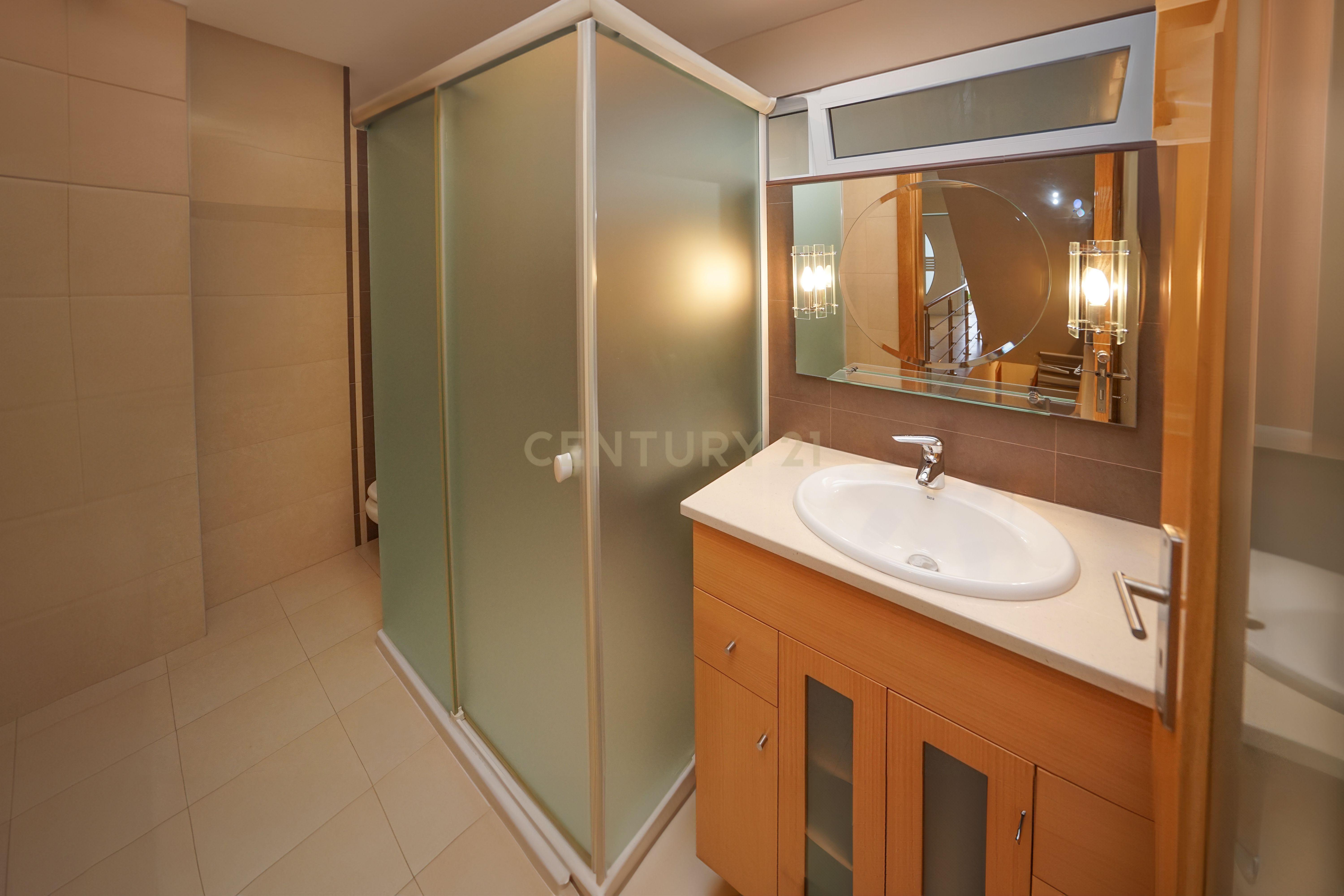 Moradia T4 - Em excelente estado - Image 32