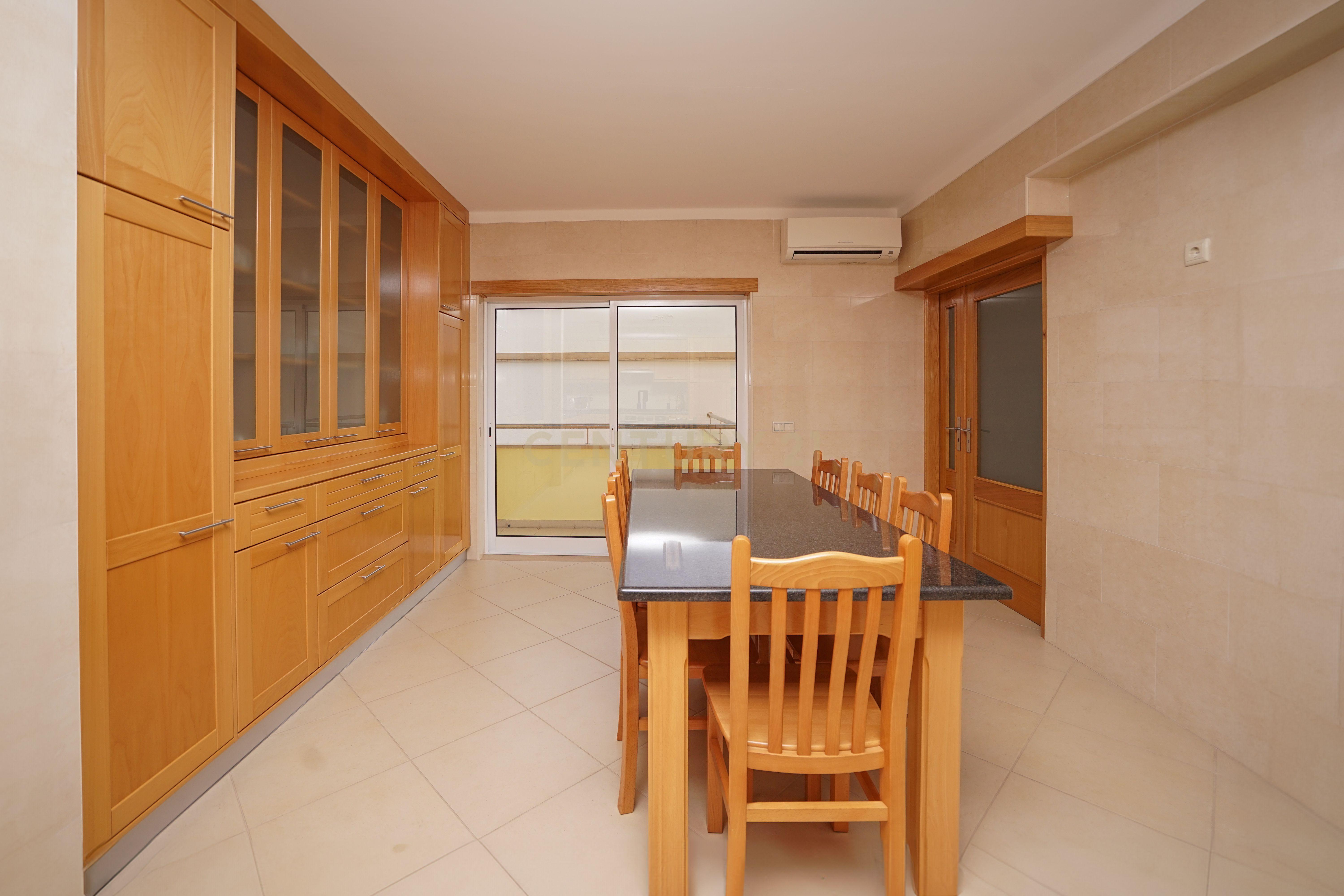 Moradia T4 - Em excelente estado - Image 36
